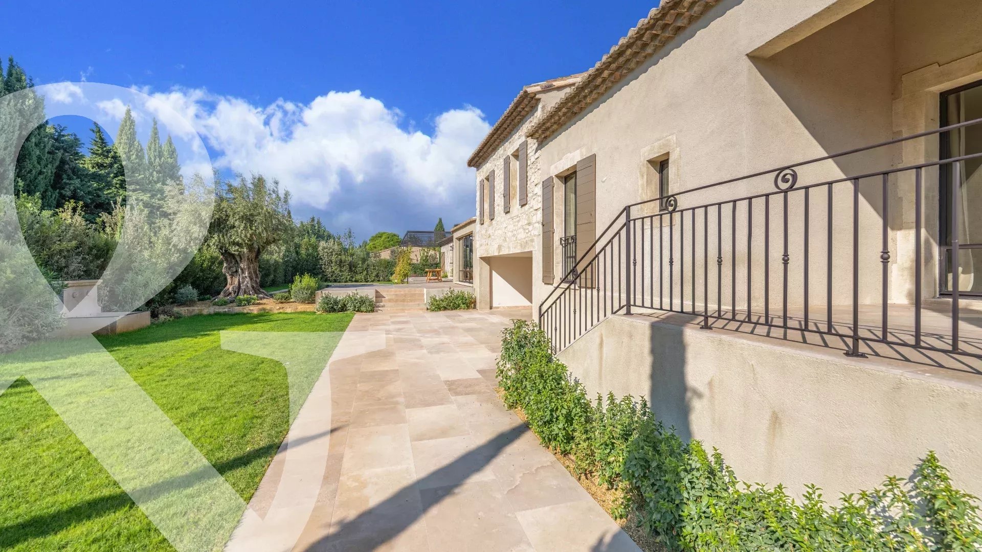 BELLE MAISON PROVENCALE