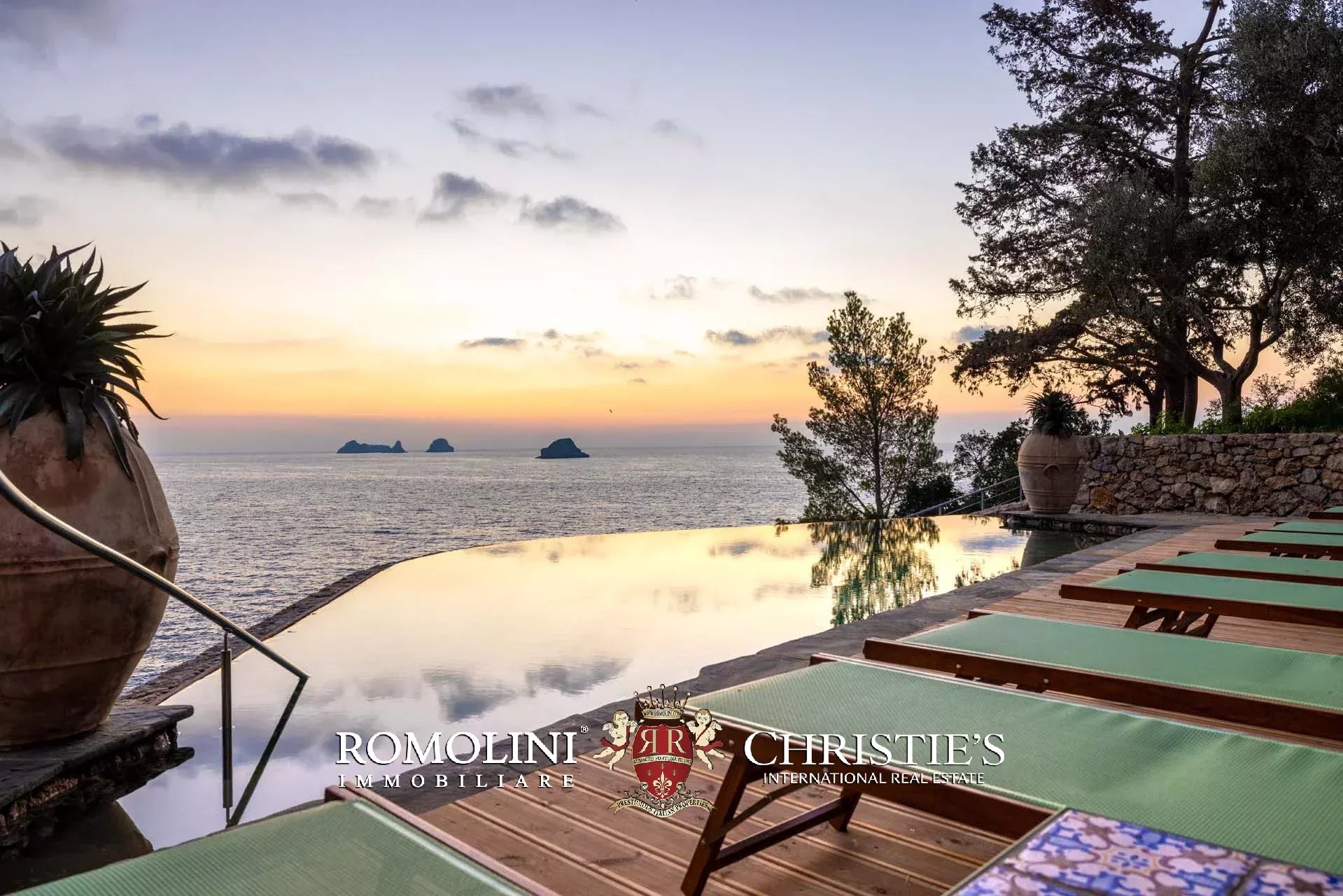 8 Bedroom Villa/Townhouse's Image 151