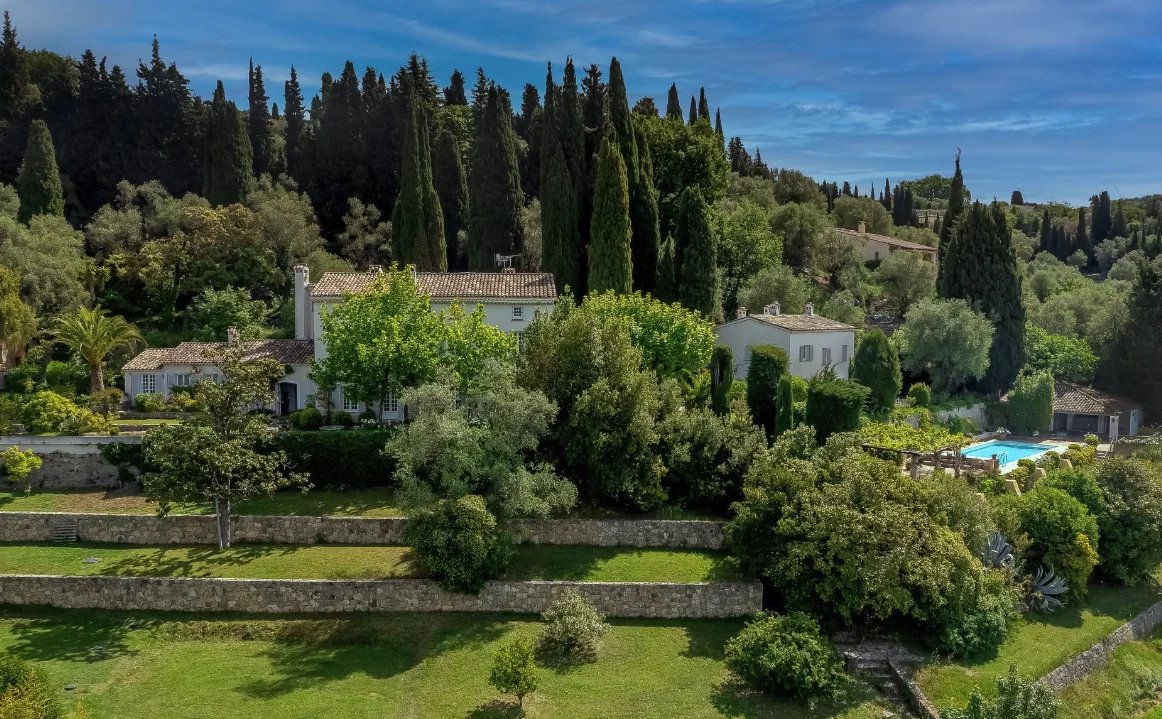 GRASSE- VALBONNE: Domaine exceptionel avec vues panoramiques