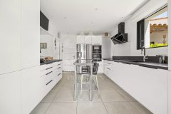 High-quality modern Provençal villa — photo 6 of 7