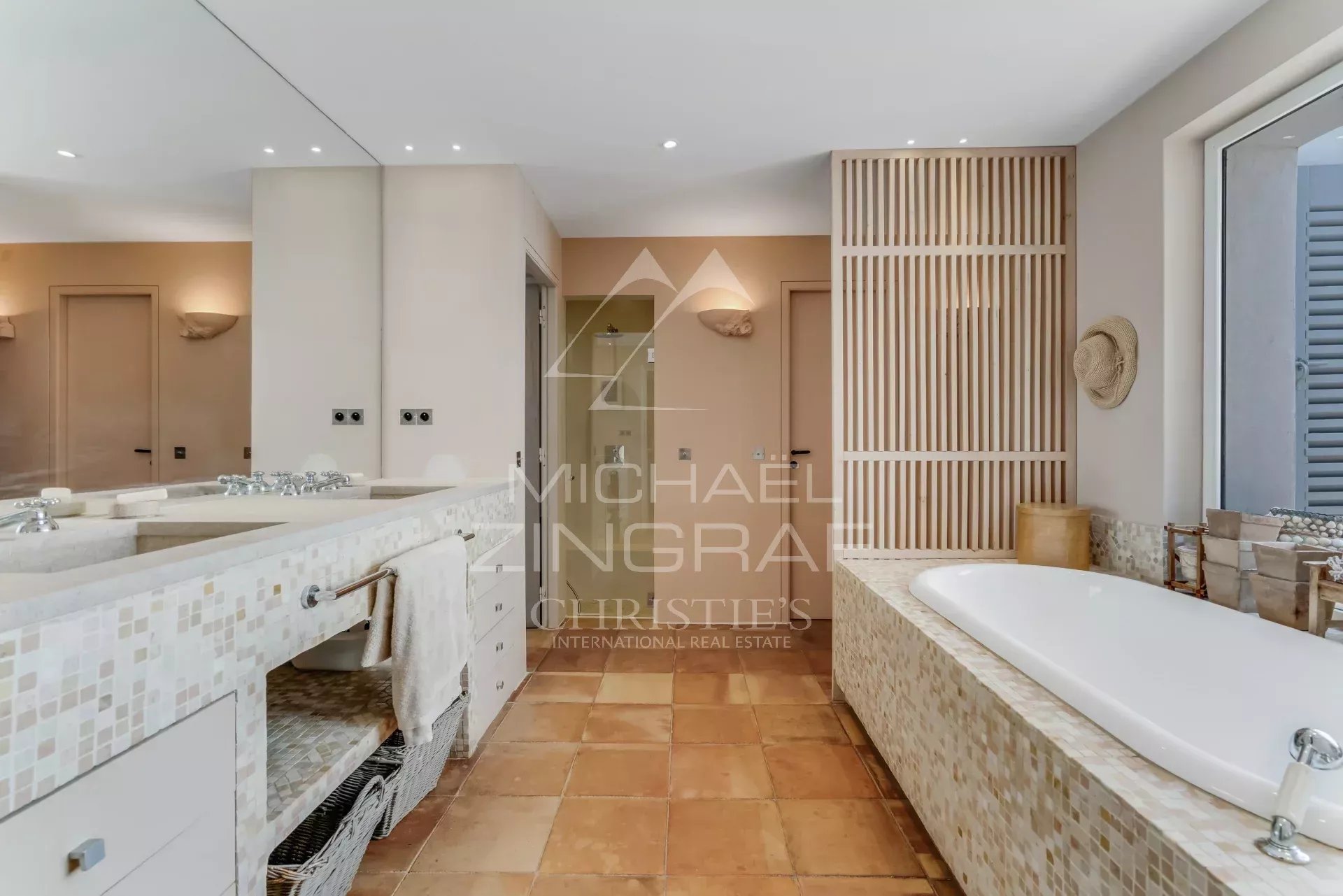 8 Bedroom Villa/Townhouse's Image 13