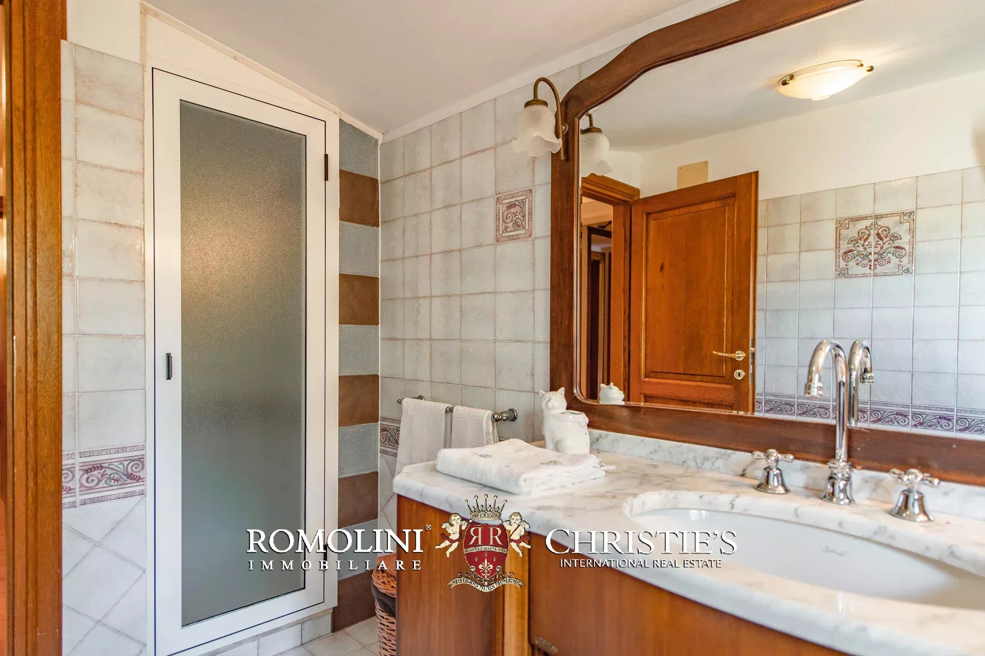 FARMHOUSE WITH PANORAMIC VIEWS FOR SALE IN TUSCANY, CAPRESE MICHELANGELO