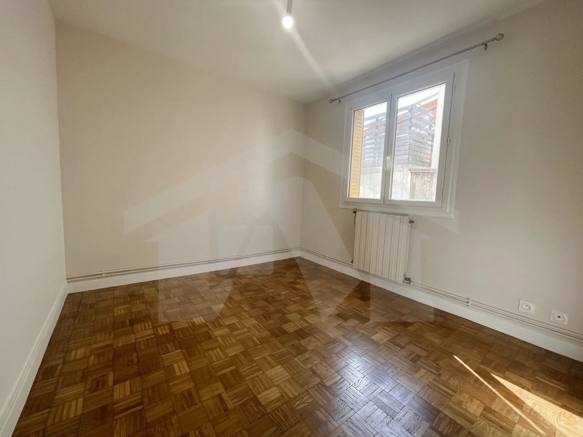 GRENOBLE. 7 rue Nicolet. T3 d'environ 55m2. Lumineux.
