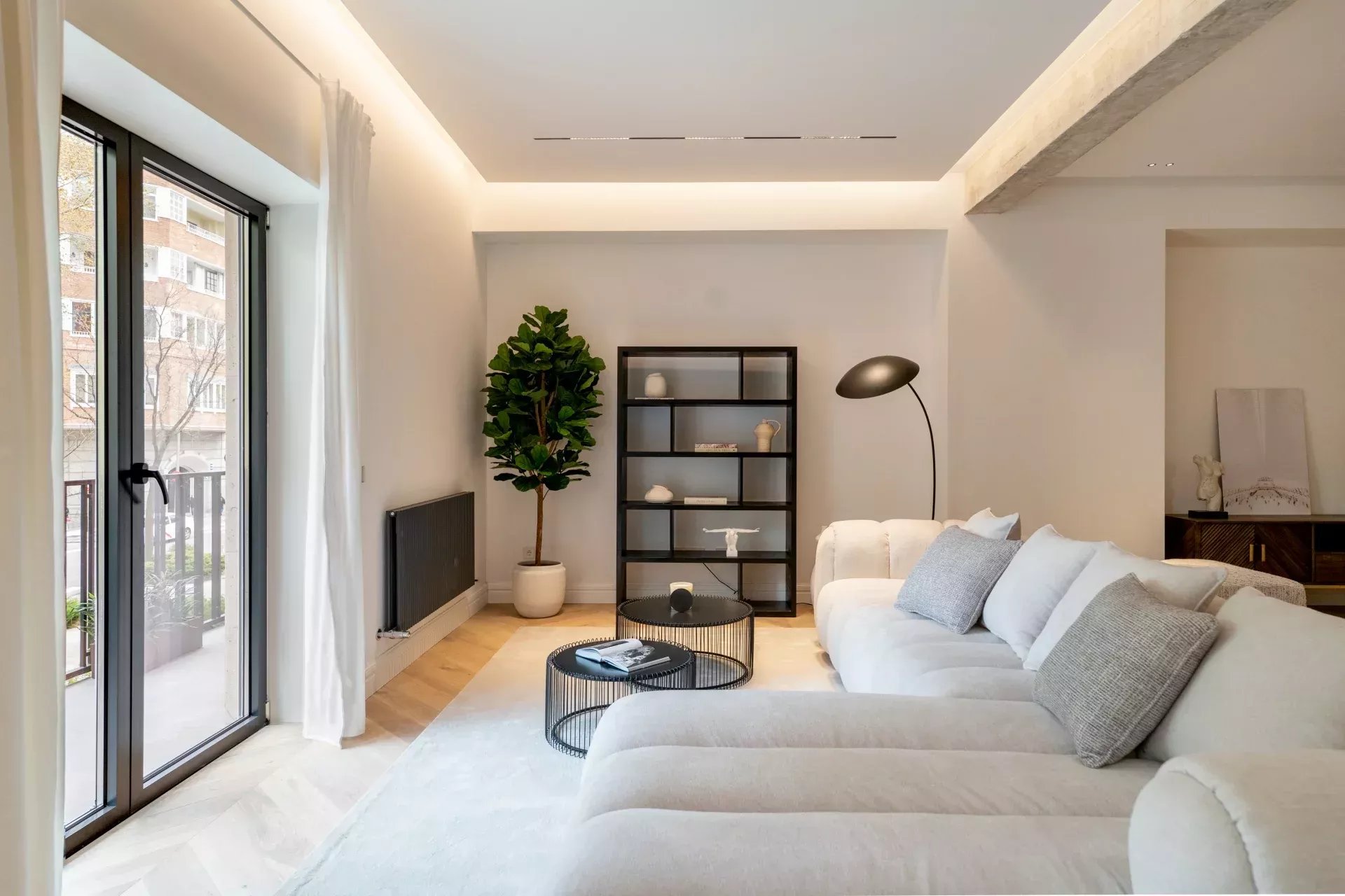 Brand New Exclusive Luxury Property on the Golden Mile - picture 19