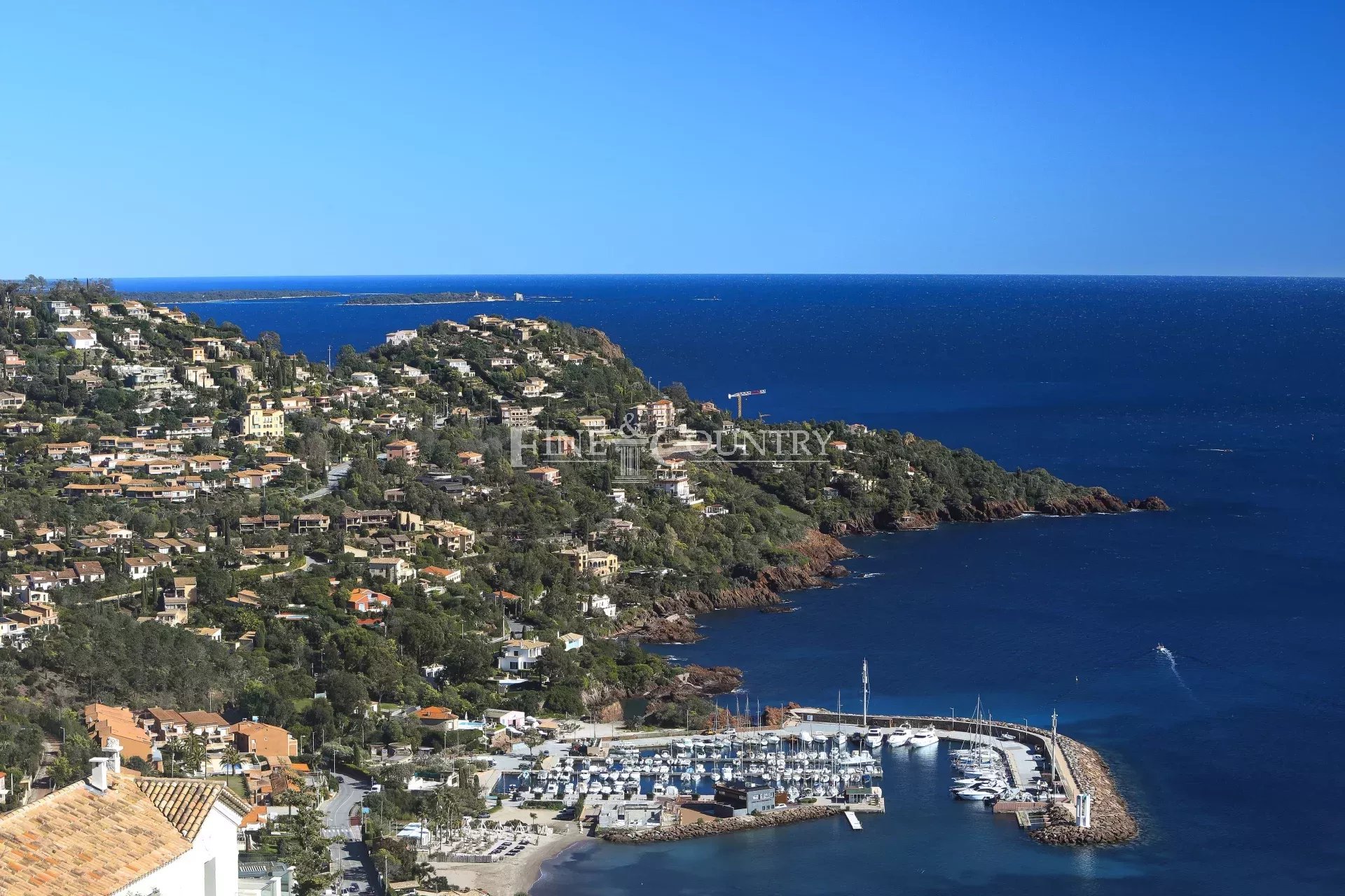 Photo of Villa for sale in Théoule-sur-Mer with panoramic sea view