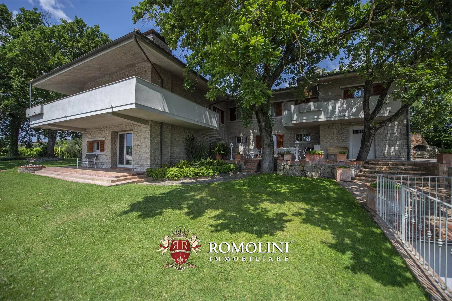6 Bedroom Villa/Townhouse's Image 3