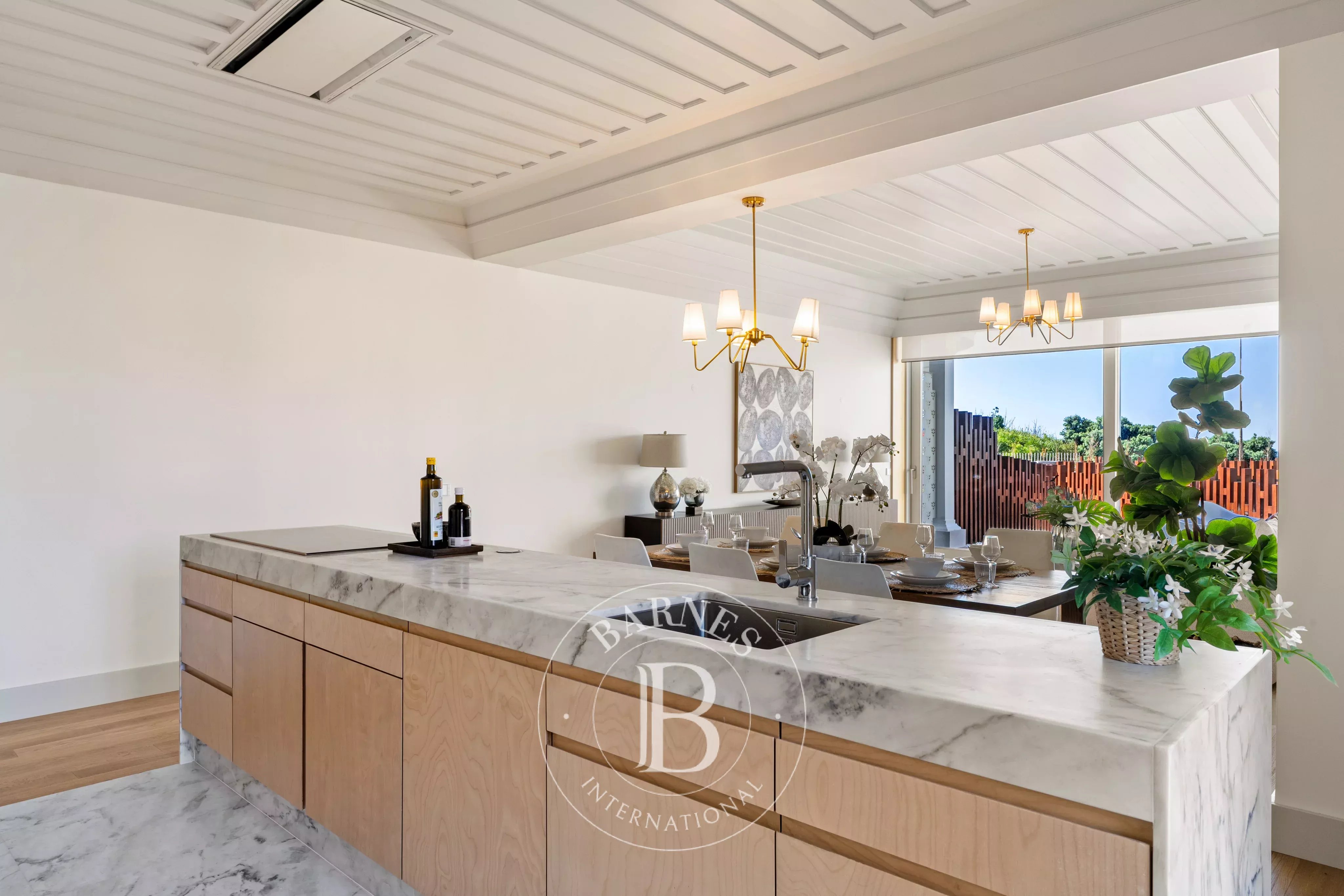 Jardin et vue sur la mer