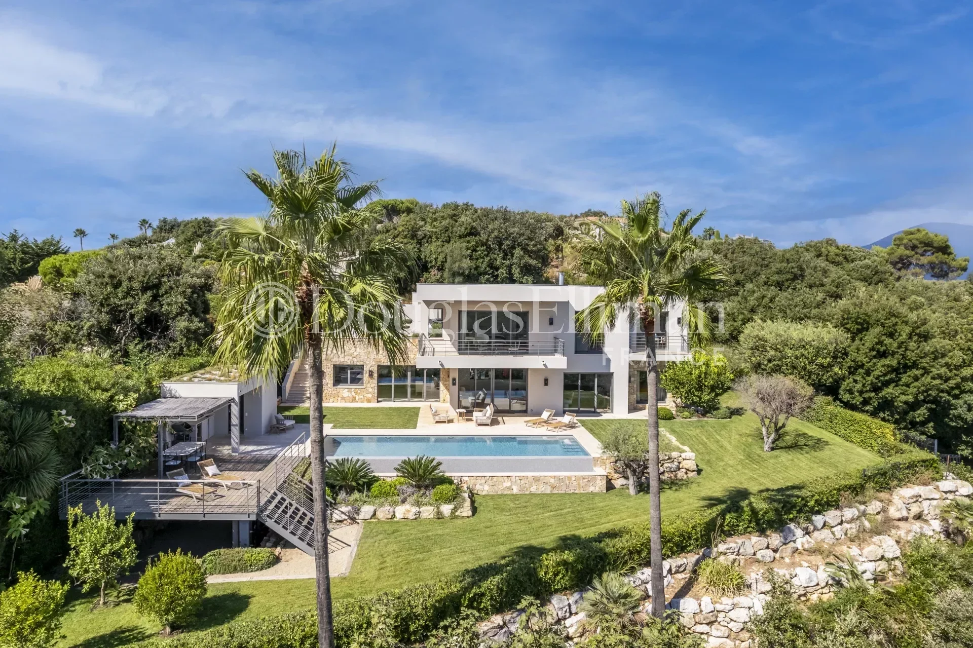 NEAR VALBONNE – Luxury property with panoramic sea view - Picture n°3