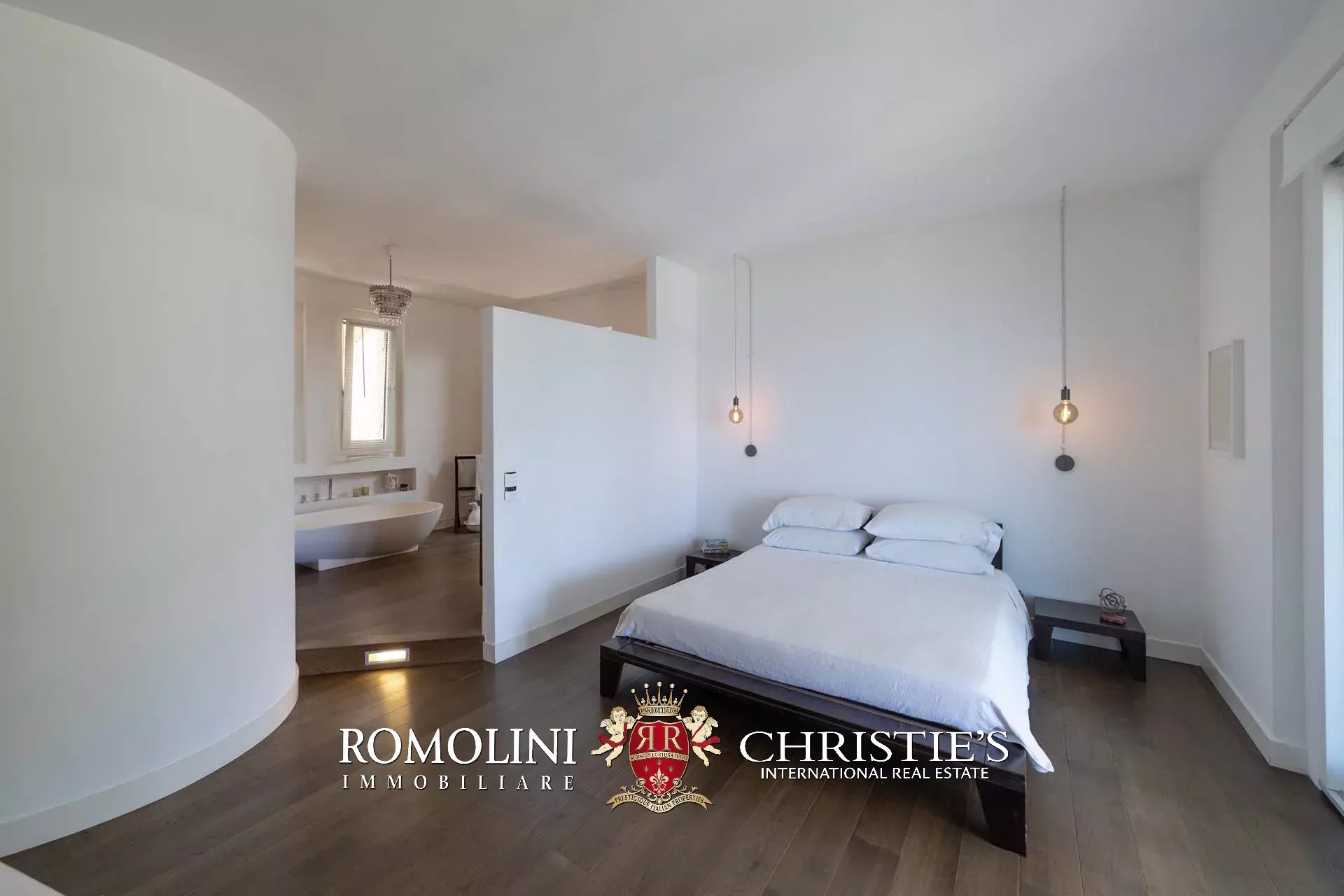 6 Bedroom Villa/Townhouse's Image 47