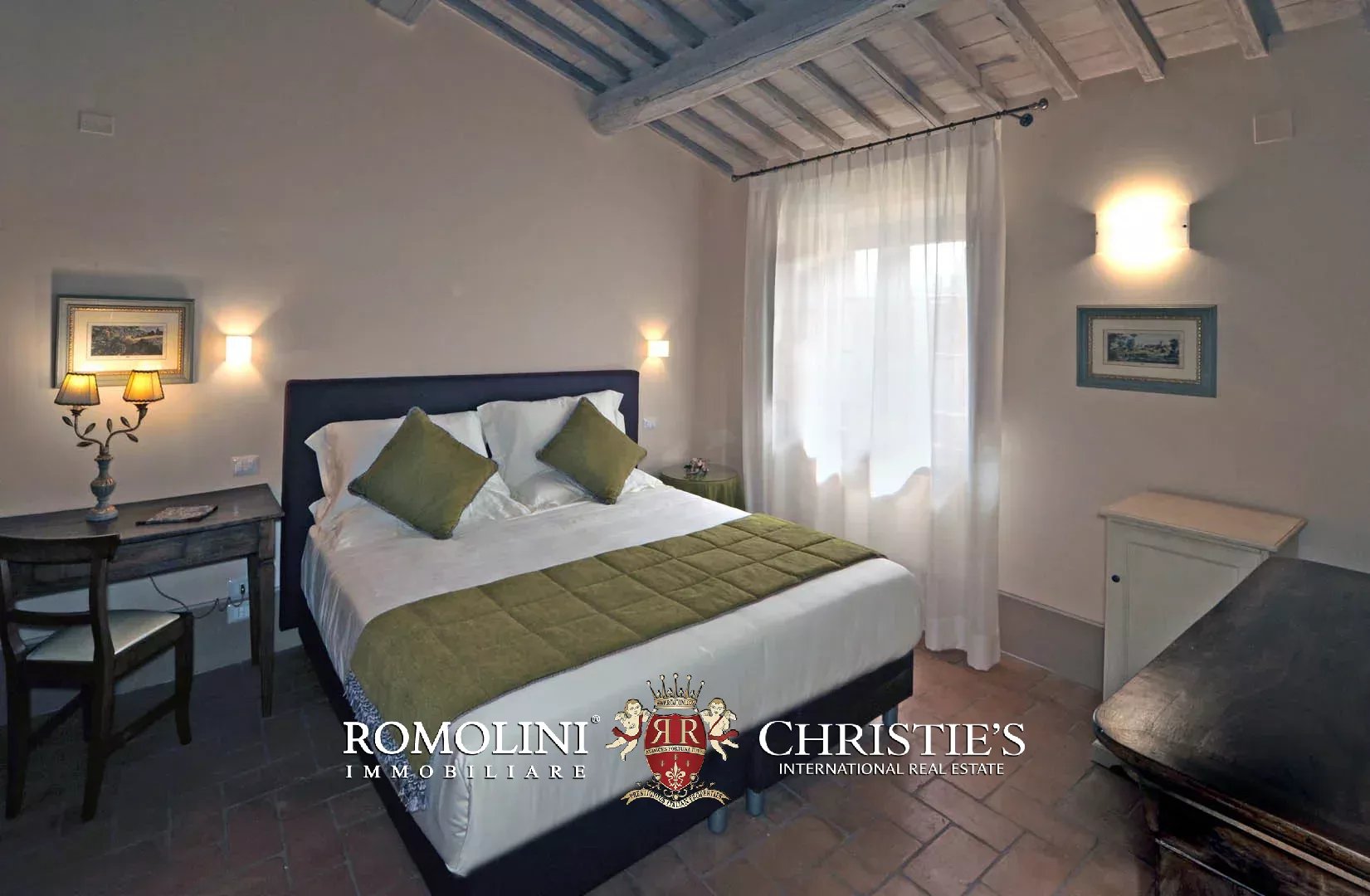 15 Bedroom Vineyard's Image 36
