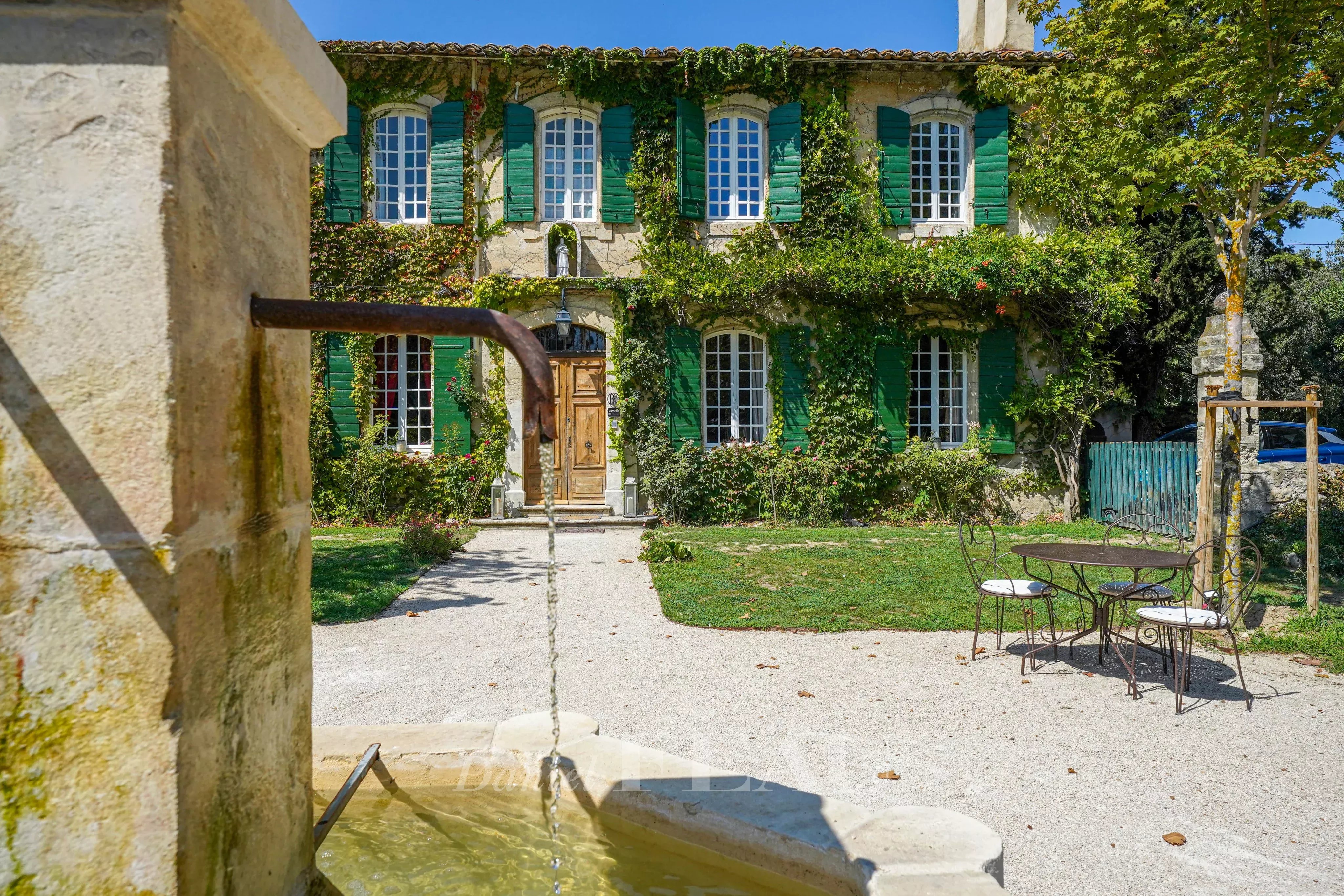 Avignon – An authentic 18th century property with annexes