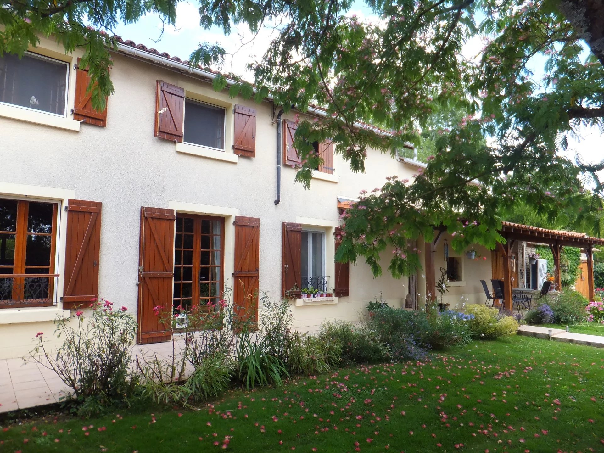 Maison, atelier, garage et jardin à vendre Poitou-Charentes