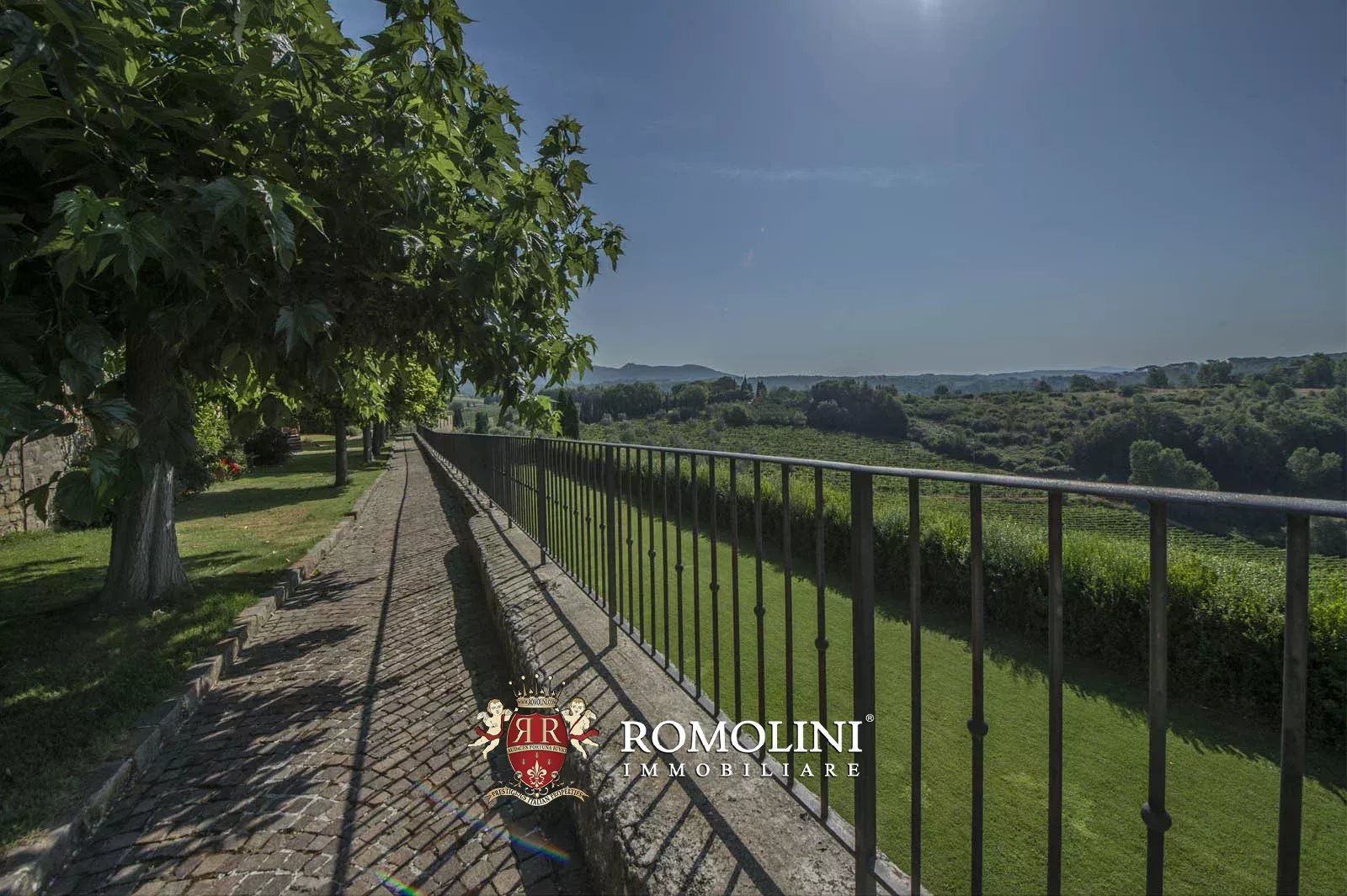 20 Bedroom Vineyard's Image 16
