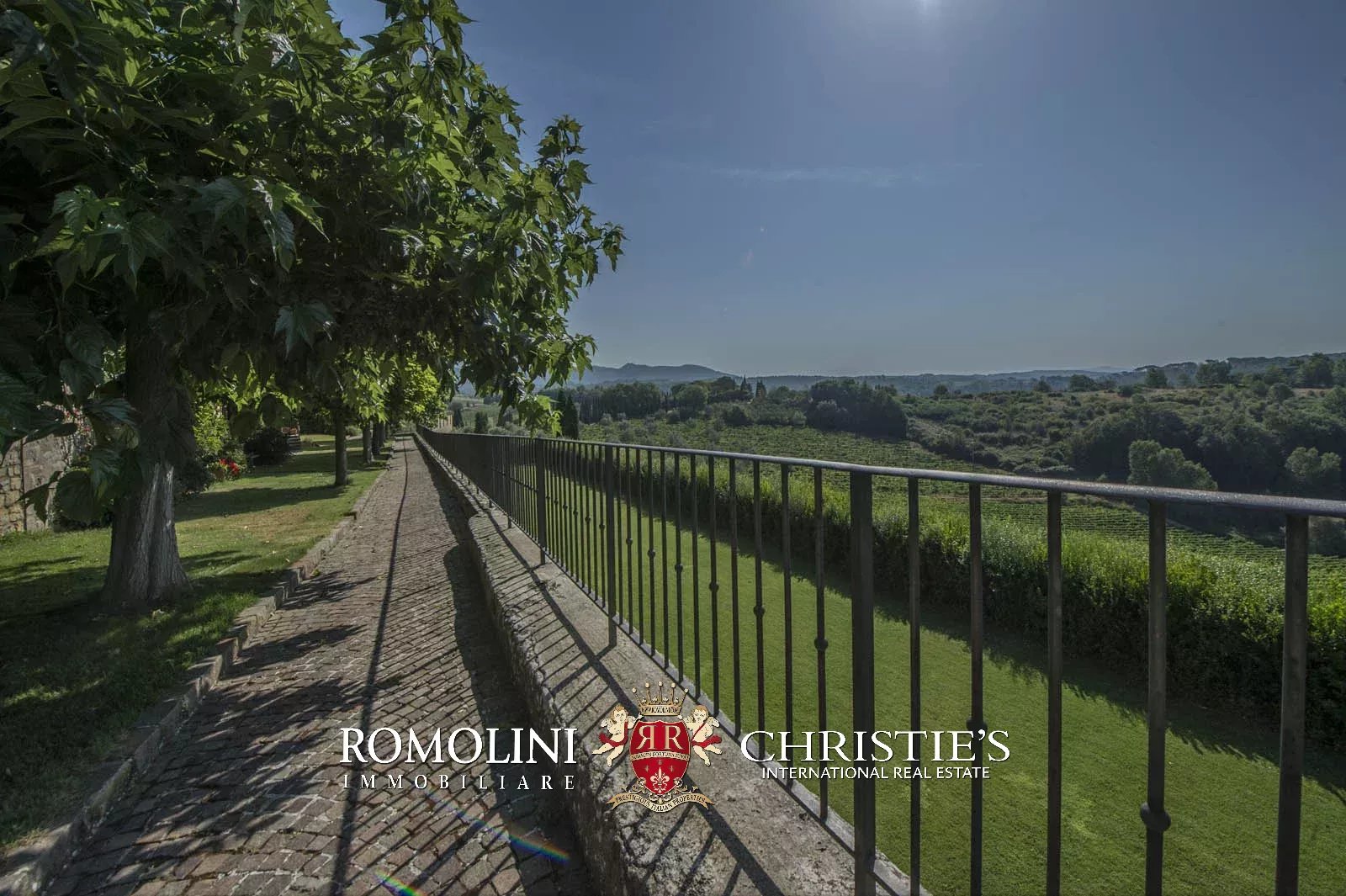 20 Bedroom Vineyard's Image 16