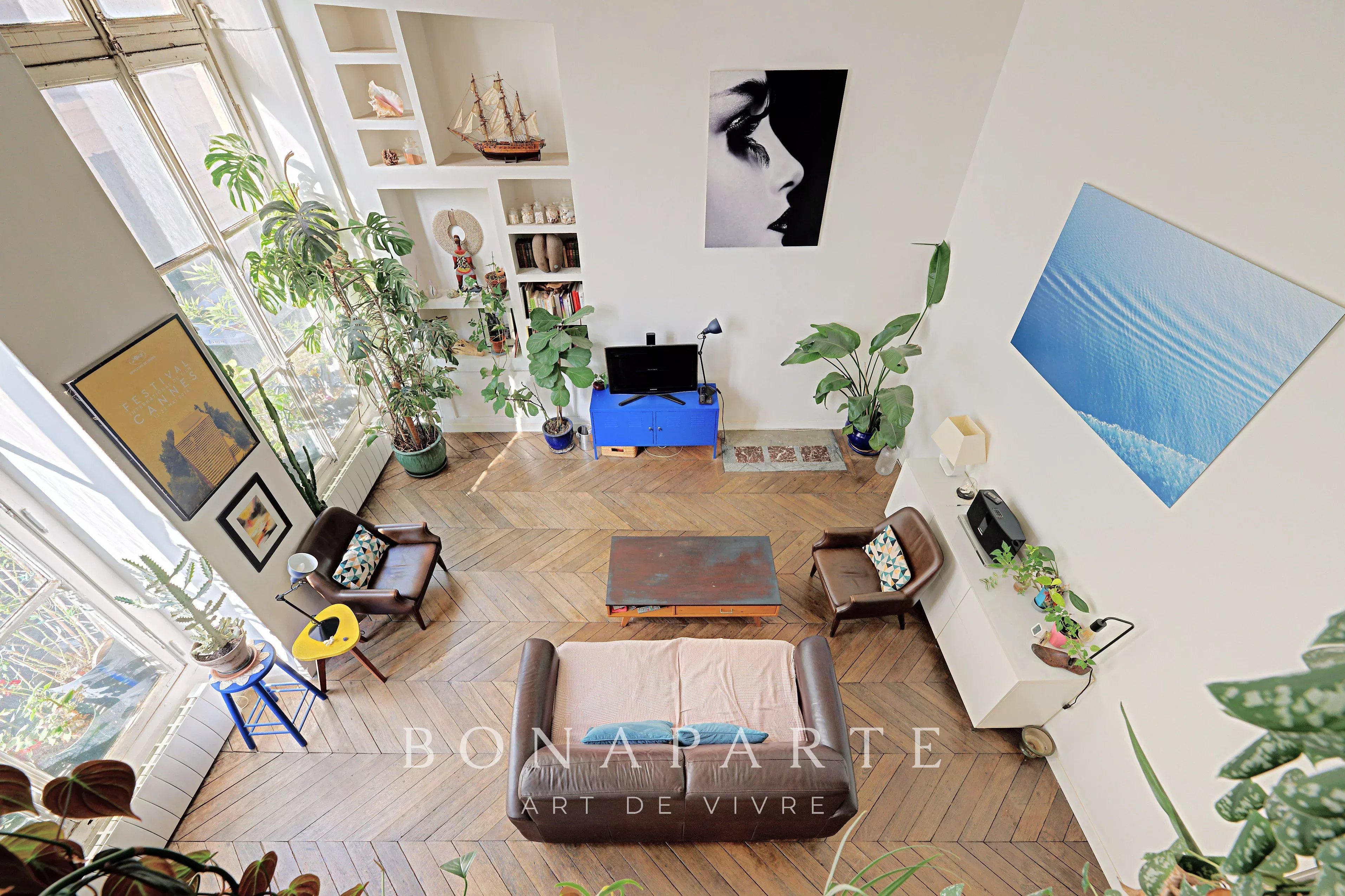 PARIS 1ER / LOUVRE – APPARTEMENT / 2 CHAMBRES – VOLUMES EXCEPTIONNELS