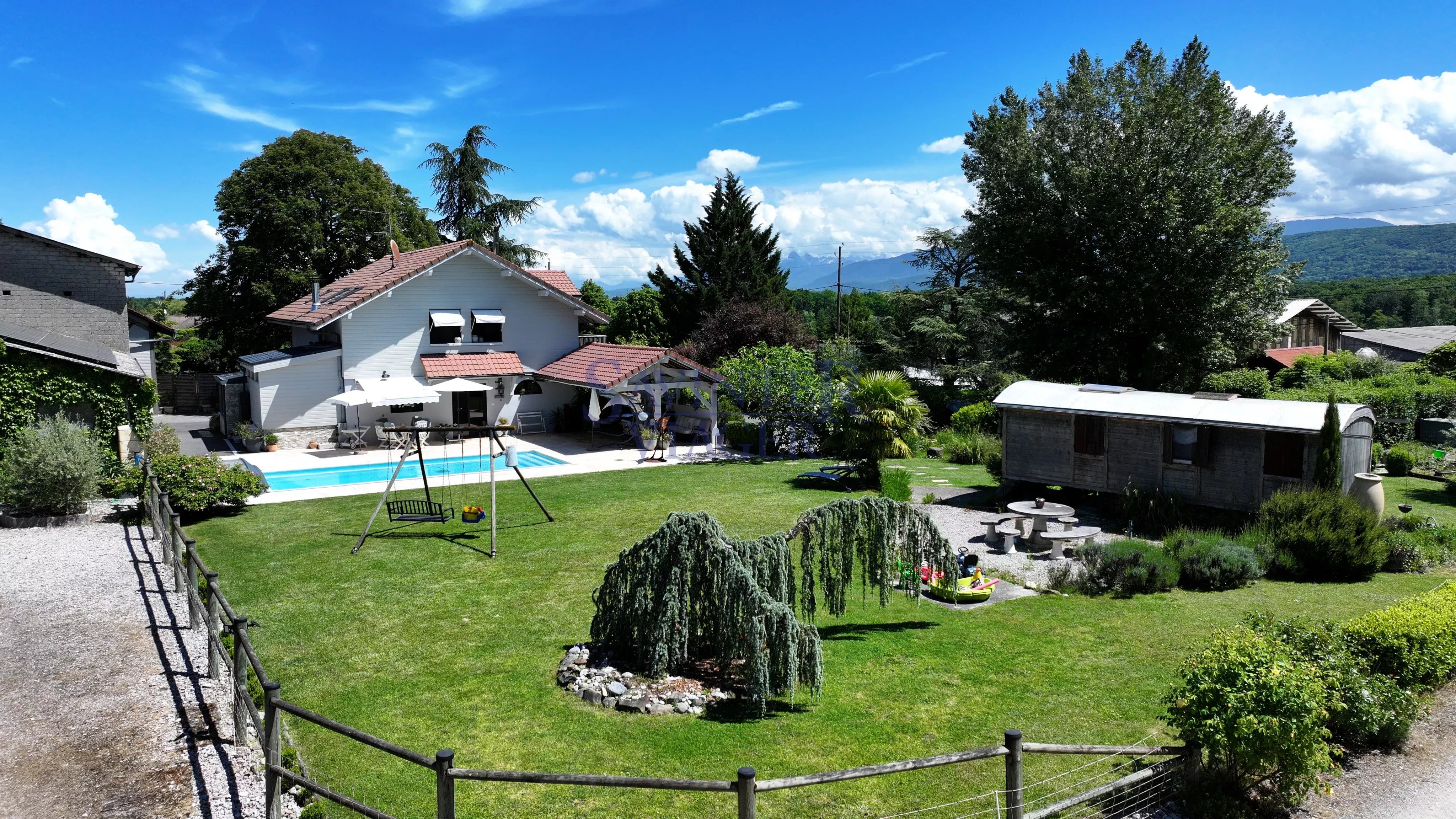 Demeure atypique avec installations équestres – Terrain de 16 832 m²
