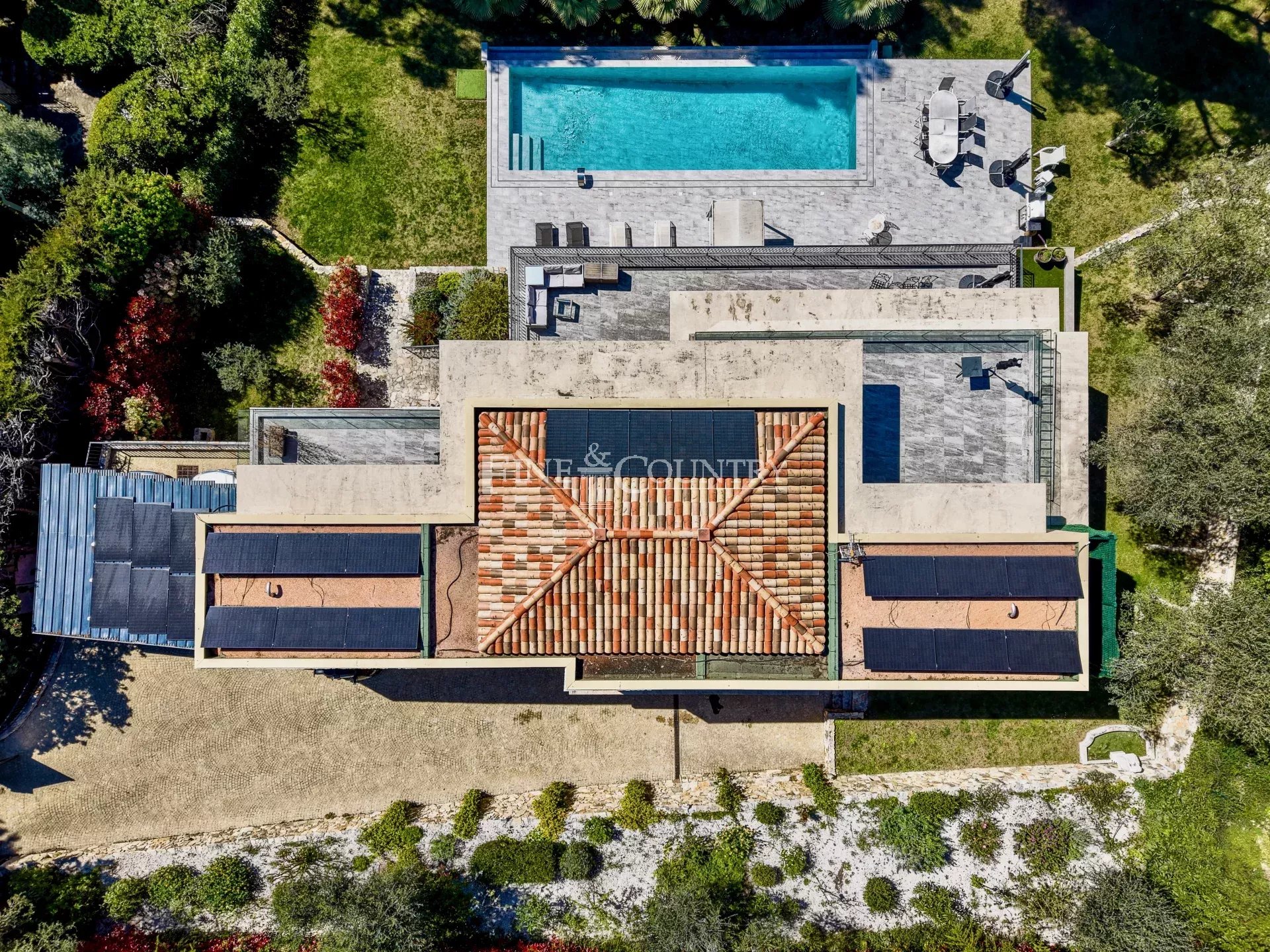 Photo of Villa for sale in Mougins with panoramic sea view