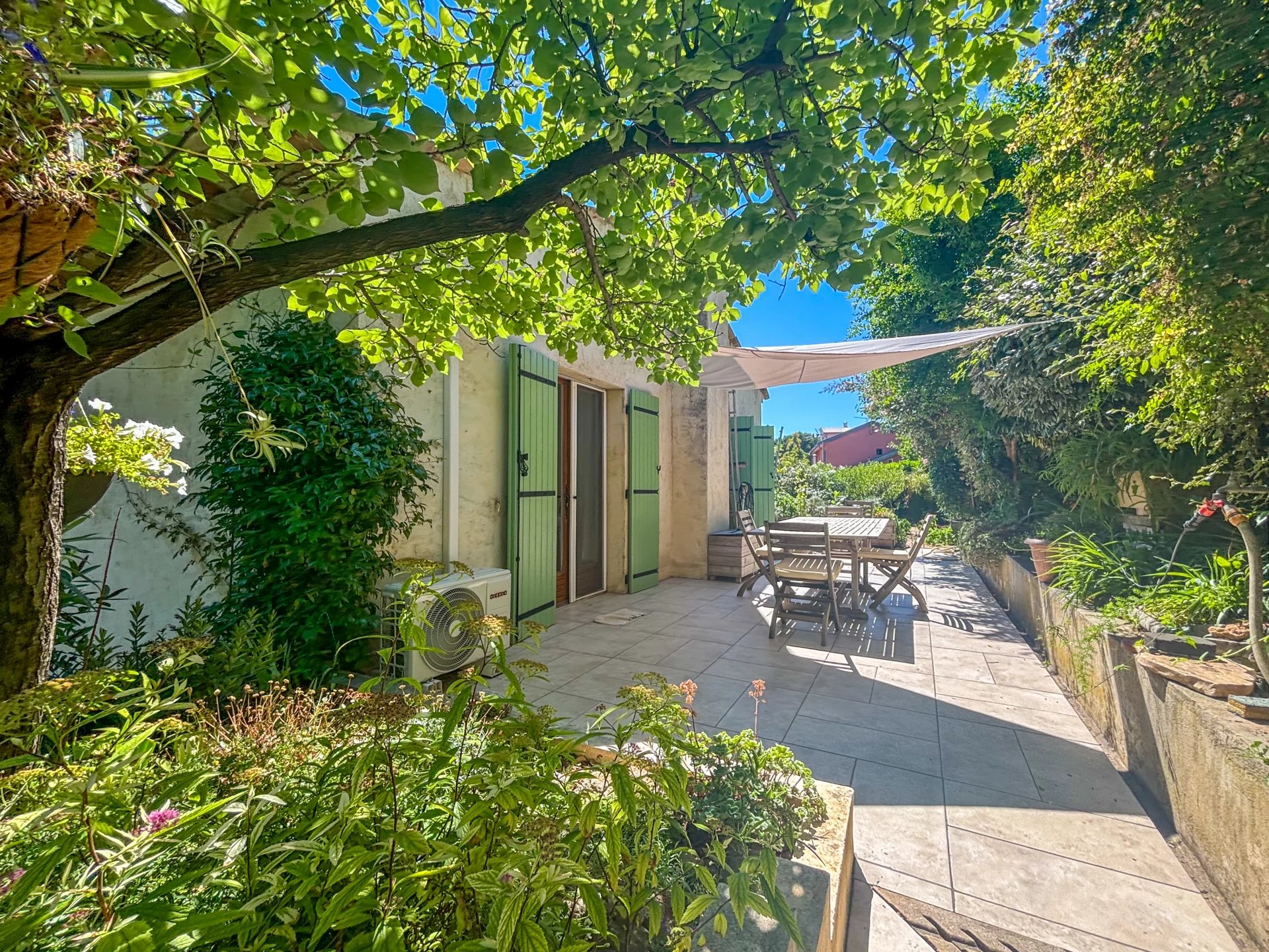 NICE-LANTERNE: Maison 4-5 pièces avec jardin