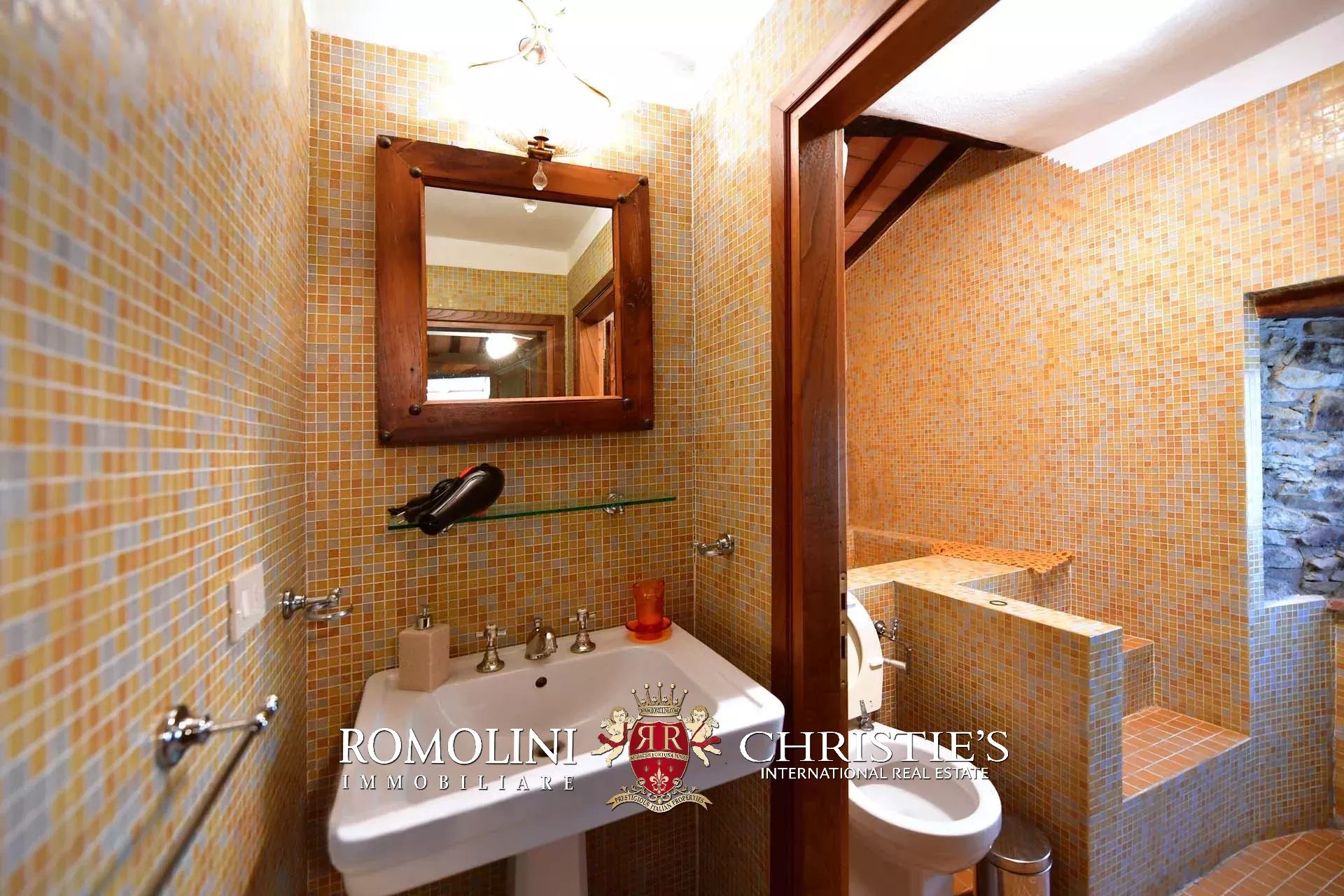 8 Bedroom Villa/Townhouse's Image 48