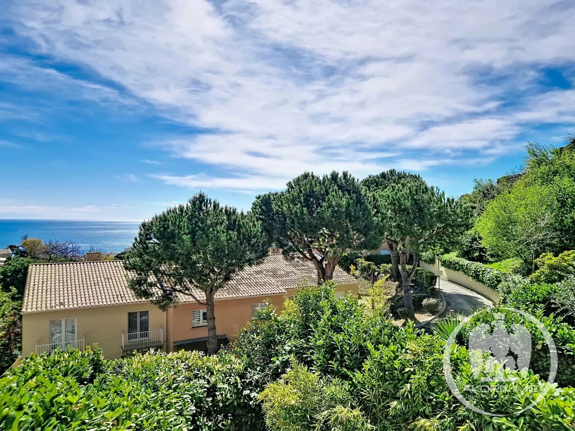 <span class='fw-semibold text-nowrap'>Casa</span>  - <span class='text-nowrap'>4 piezas</span>  - <span class='text-nowrap'>135.83 m²</span> - <span class='text-nowrap'> <span 