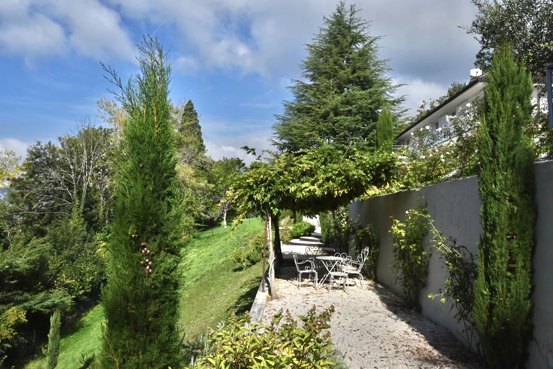 Villa panoramique avec piscine et pool house, grand terrain