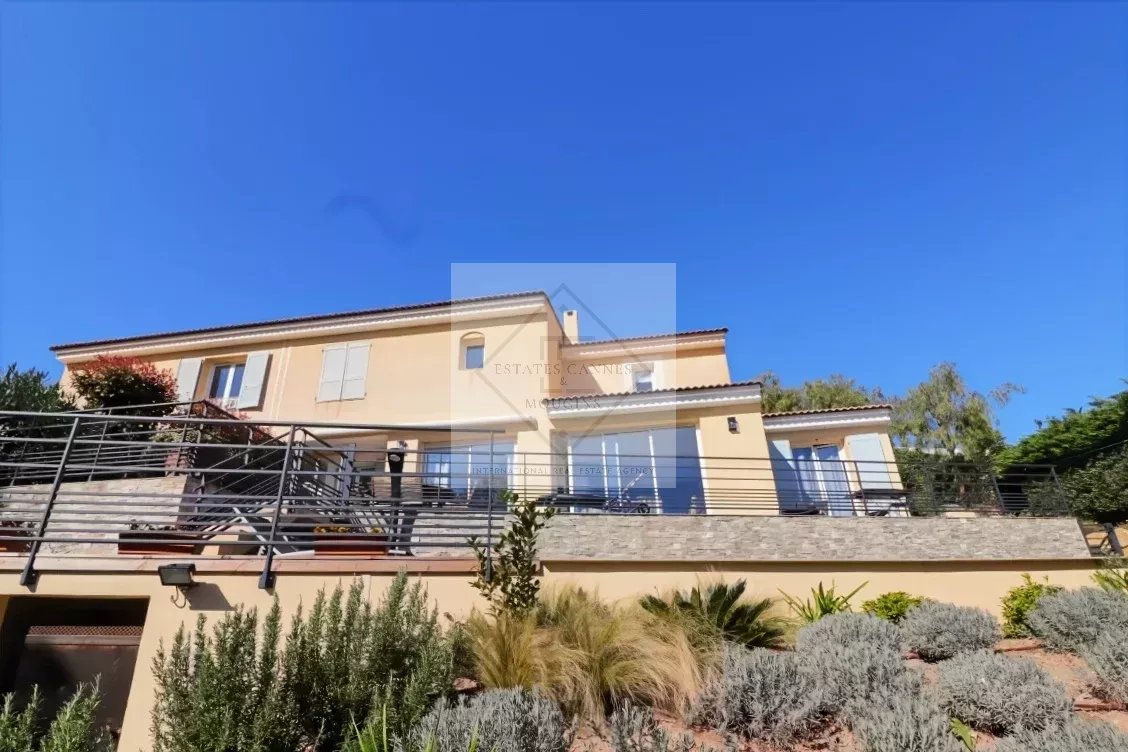 CHARMANTE VILLA AVEC PISCINE – LOCATION SAISONNIÈRE – CROIX DES GARDES — photo 5