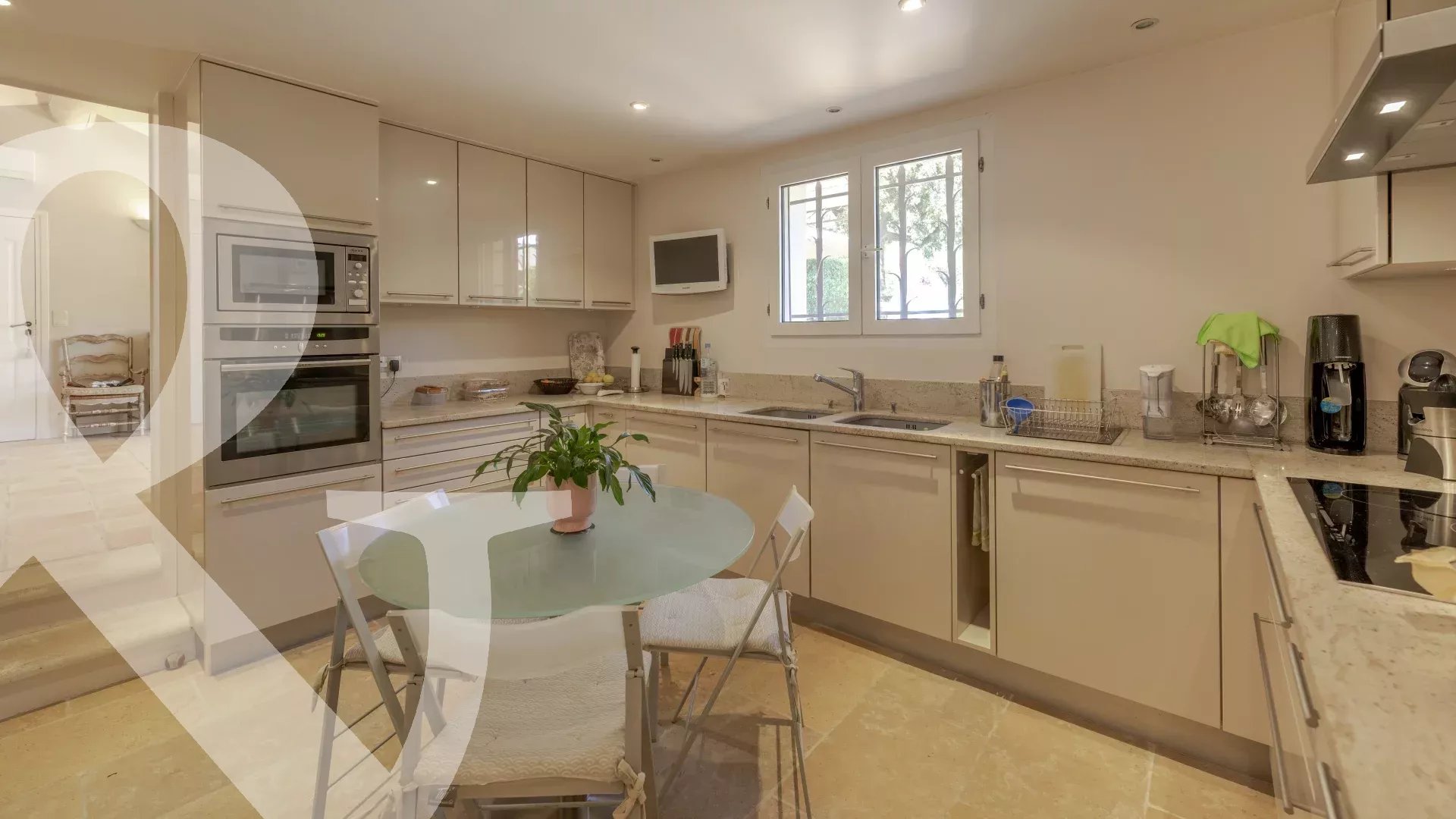 MAGNIFIQUE VUE SUR LES BAUX DE PROVENCE