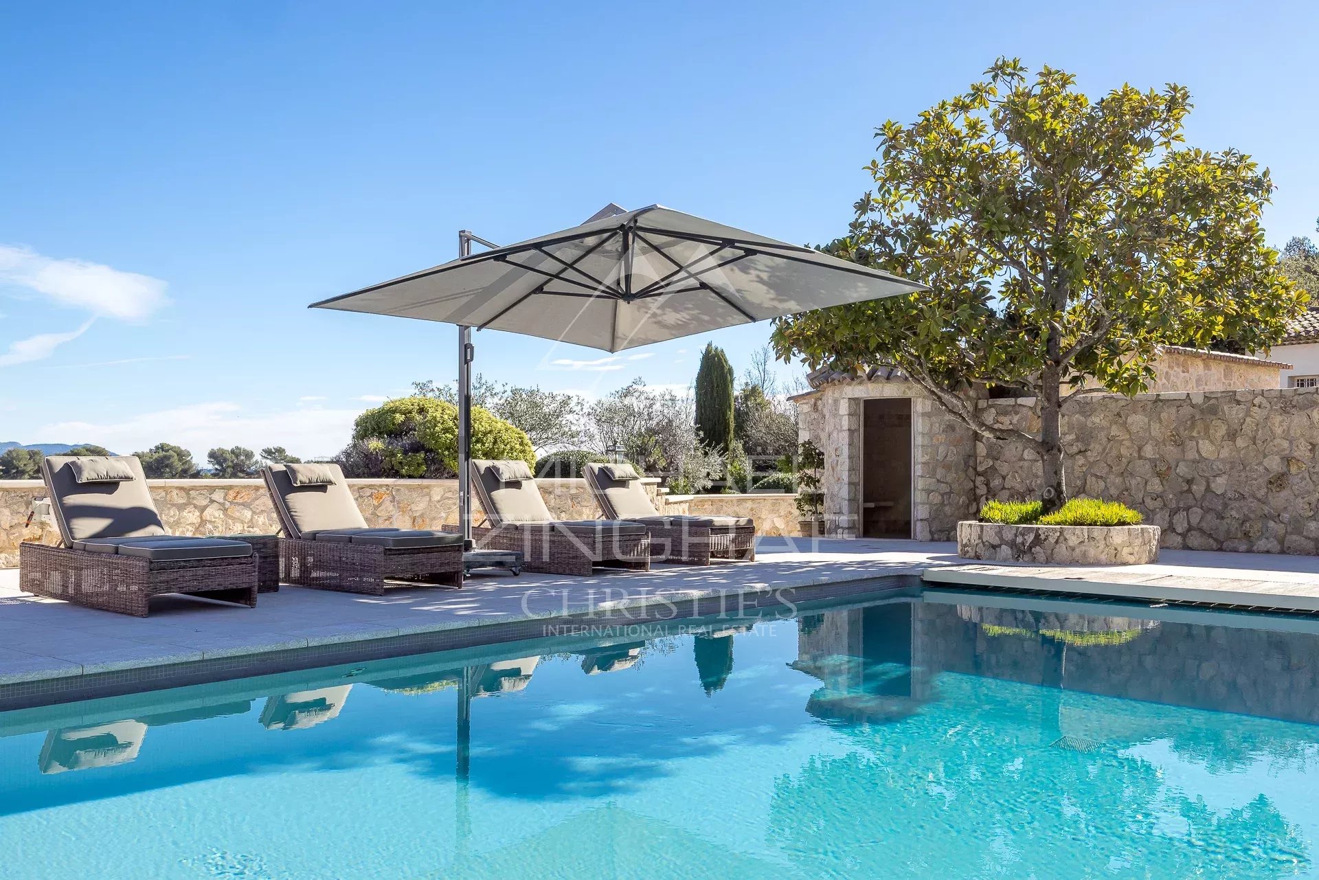 6 Bedroom Villa/Townhouse's Image 8