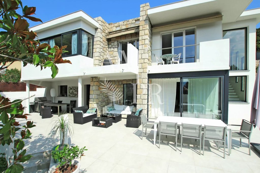 Villa for sale in Le Cannet — Beautiful new contemporary villa, Le cannet