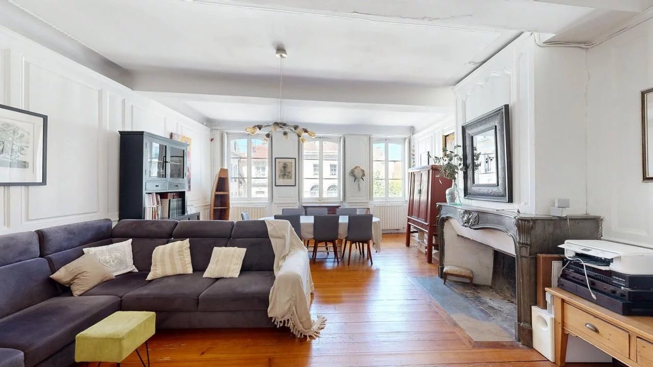 Place Victor Hugo bel appartement triplex 4 chambres de 185 m2