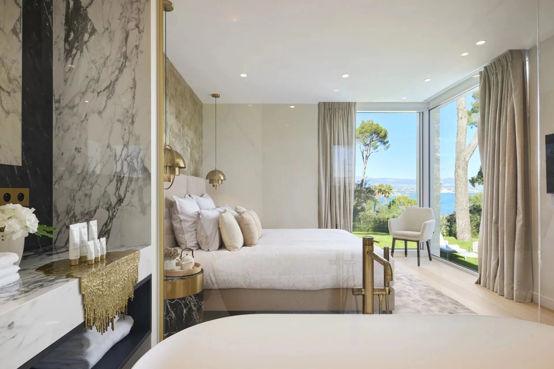 LUXUEUSE VILLA CONTEMPORAINE NEUVE - CAP D'ANTIBES