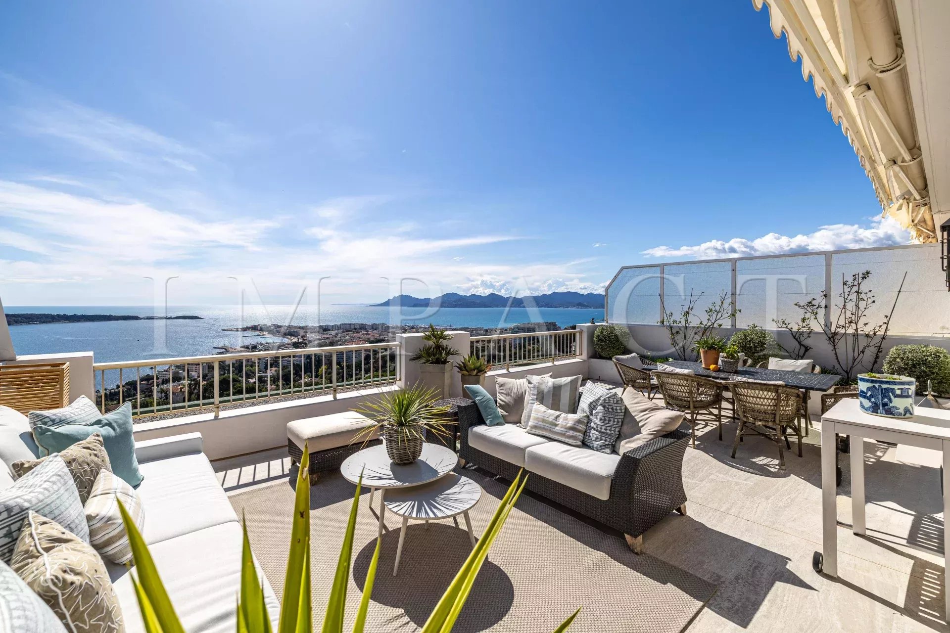 Penthouse vue mer à louer Cannes