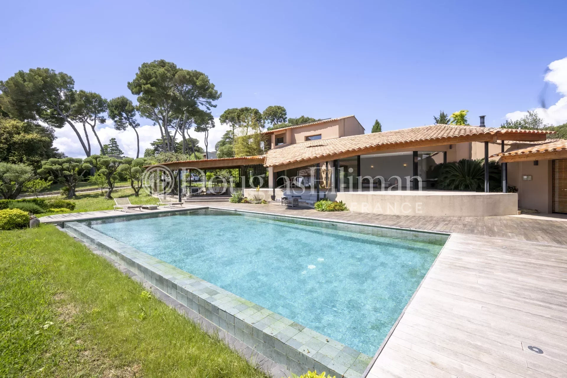 ANTIBES PROCHE CANNES – Propriété exceptionnelle à l&rsquo;abri des regards - Image nᵒ3