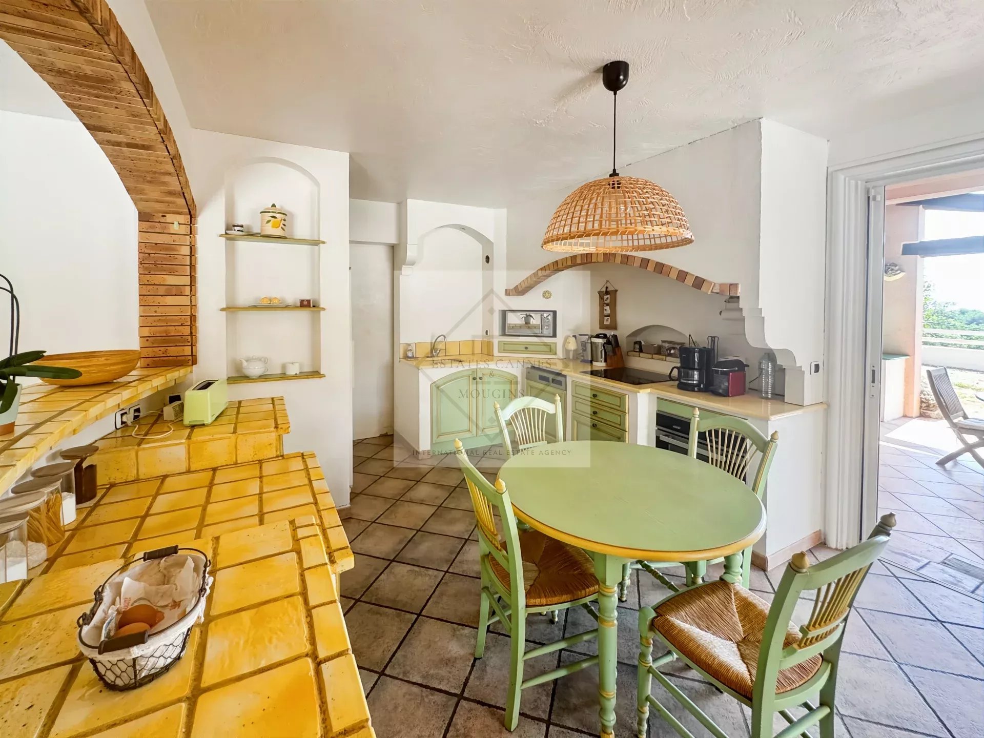 À VENDRE – VILLA DE CHARME VUE MER À ANTIBES, CALME ABSOLU — photo 15