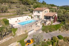 Tourrettes-sur-Loup: Charming stone sheepfold with panoramic views — photo 1 of 7