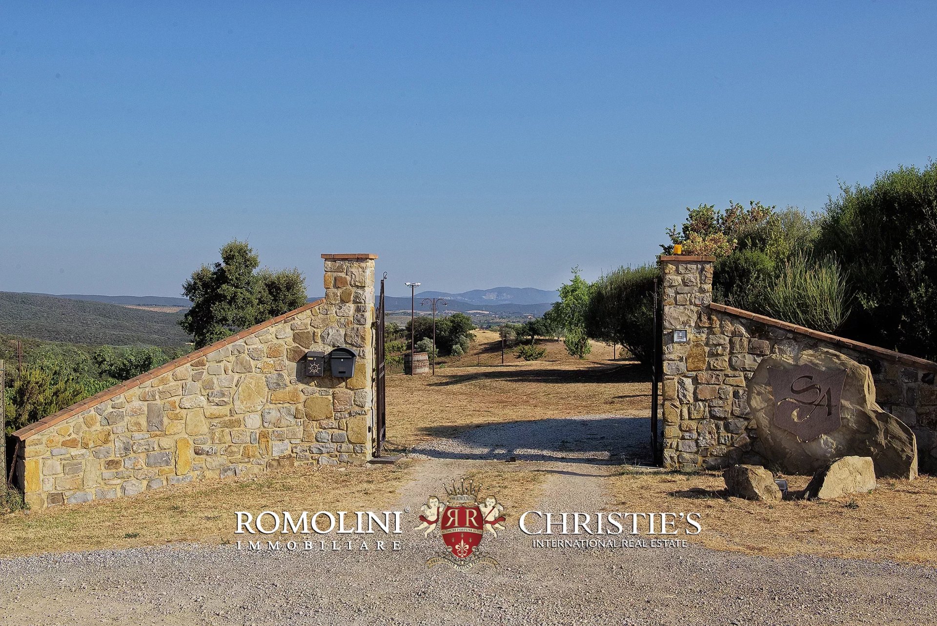 4 Bedroom Vineyard's Image 7