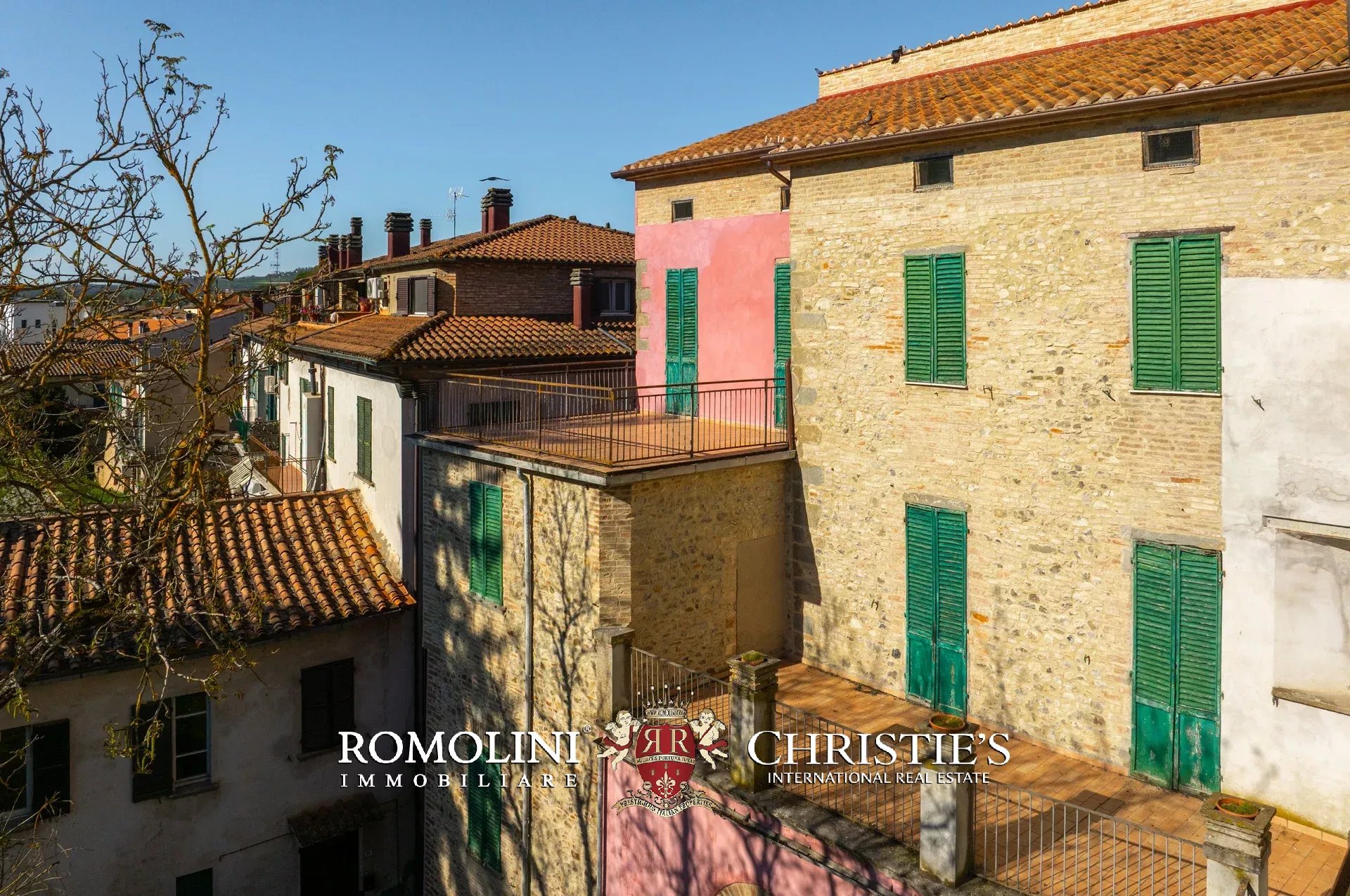  ELEGANT HISTORIC PROPERTY WITH TERRACES AND GARDEN FOR SALE IN UMBERTIDE