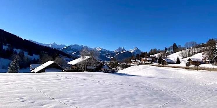 Chalet familial luxueux à proximité des pistes de Schoenried et Saanenmoeser