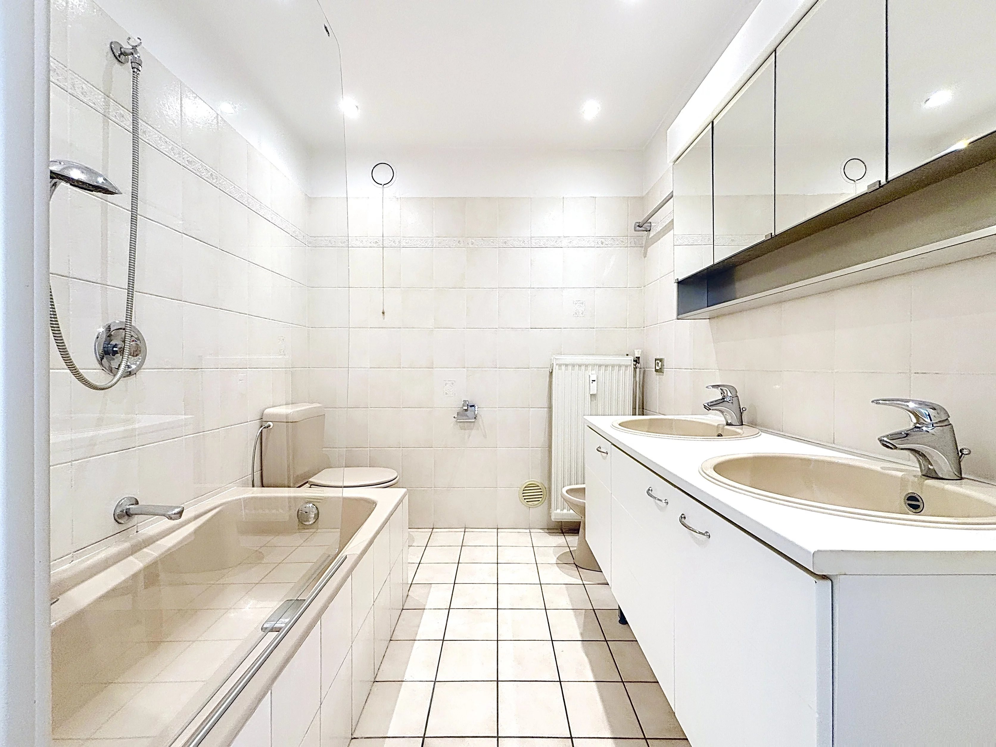 Appartement 3 chambres, terrasses, 2 garages