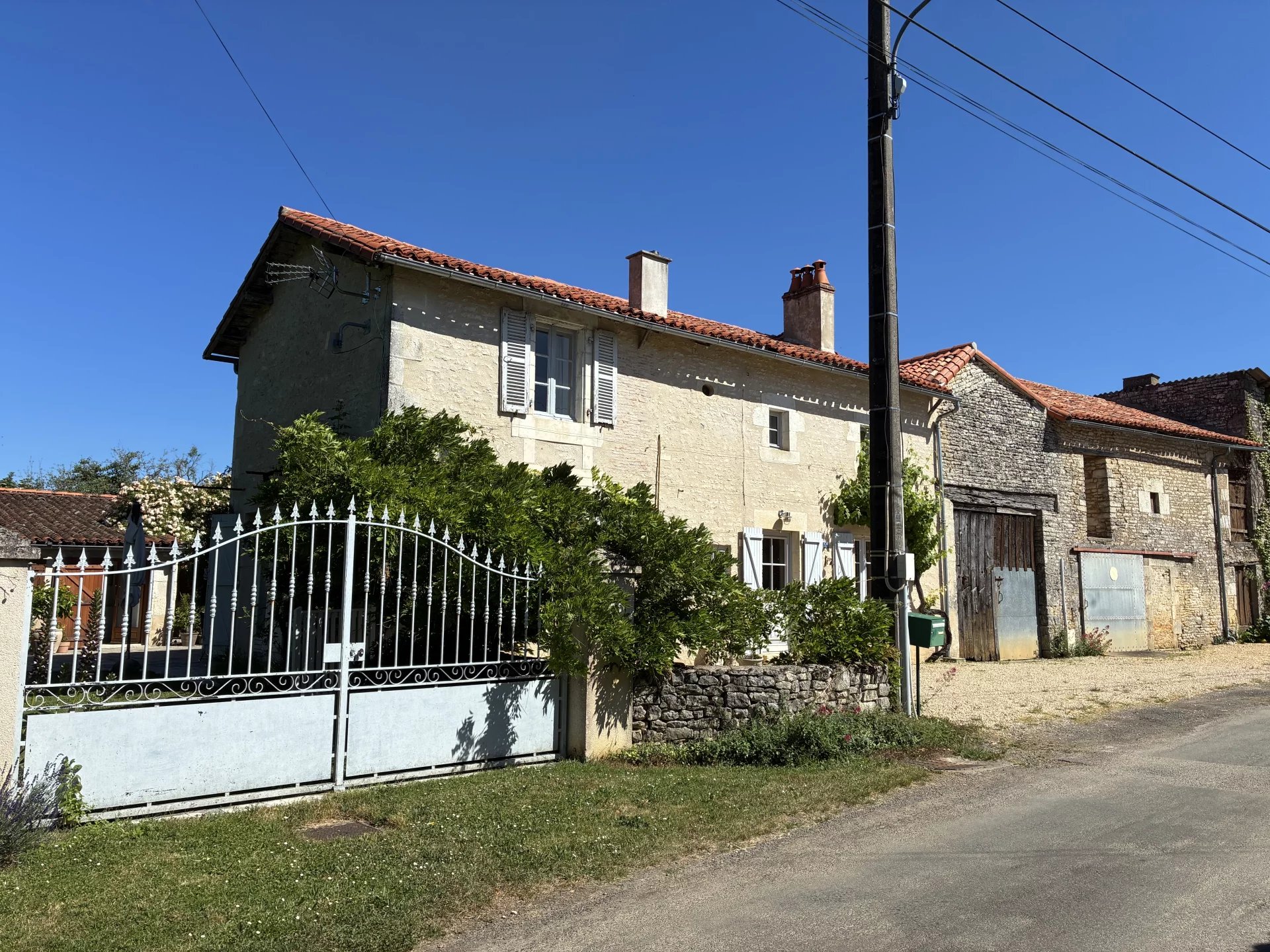Character stone property with a beautiful garden