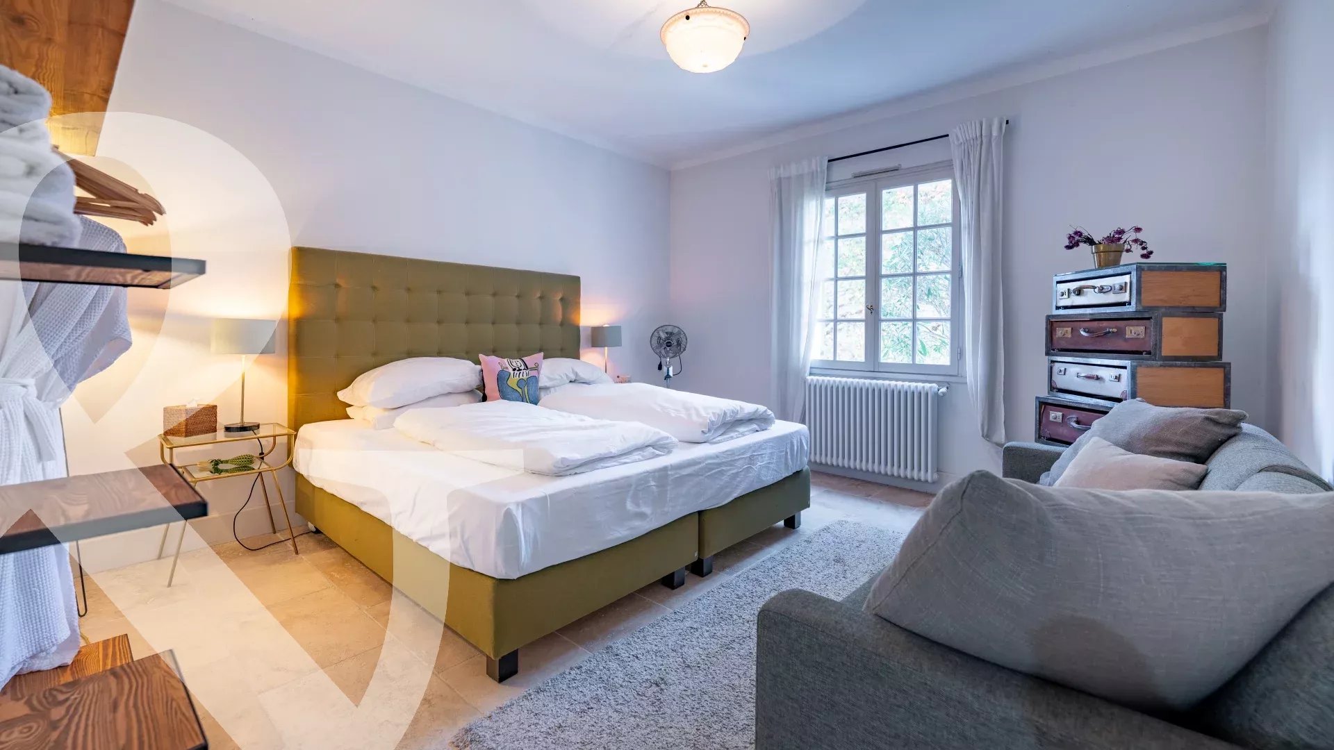 UN BIEN UNIQUE ET INCROYABLE