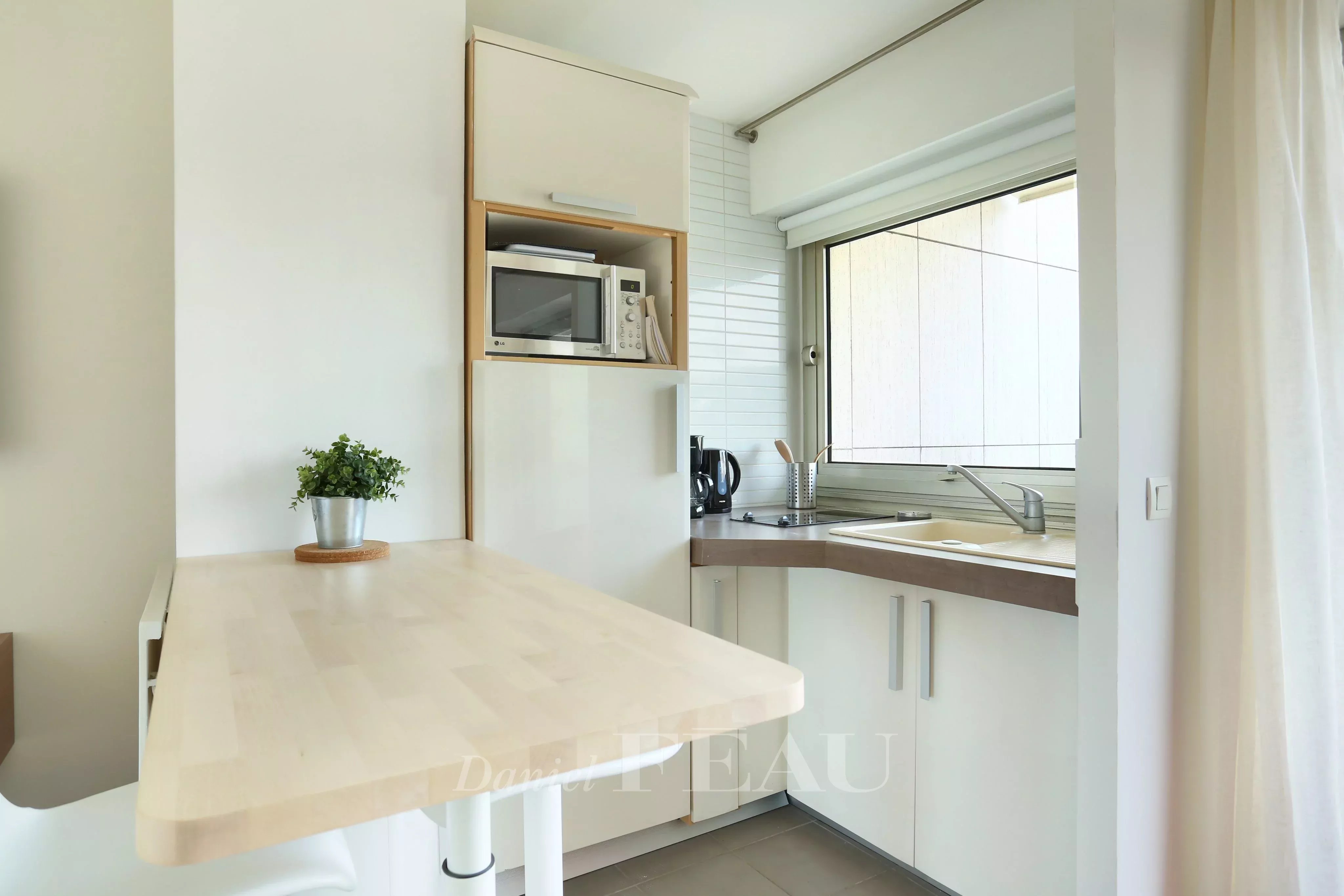 Open kitchen