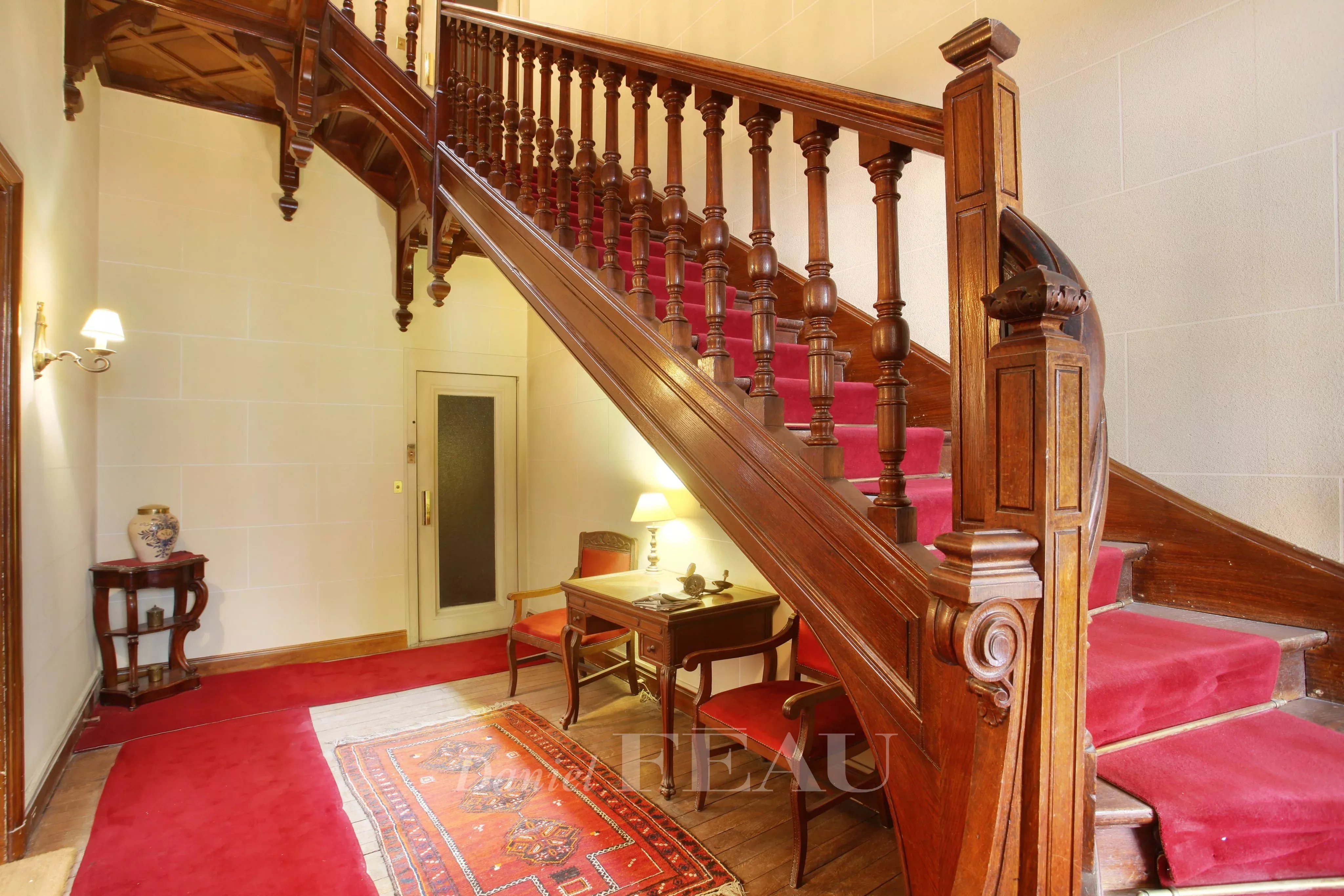 Entrance Wooden floor High ceiling