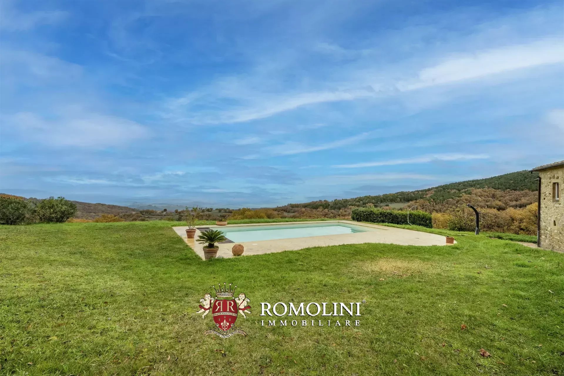 RUSTIC FARMHOUSE WITH POOL FOR SALE IN MOUNT AMIATA, MAREMMA