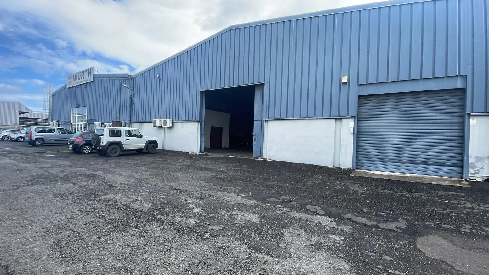 A LOUER Local commercial de 756m2 à JARRY