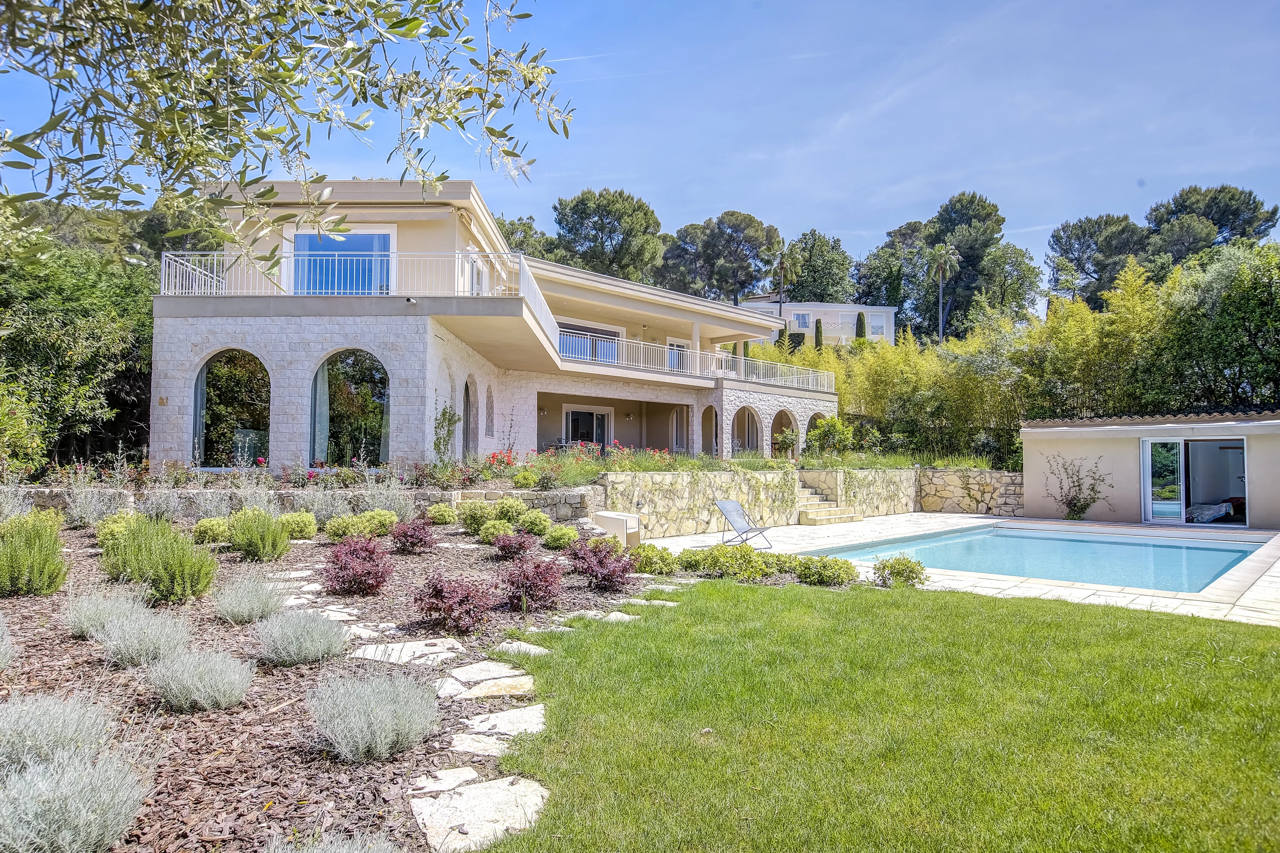 Mougins Royal Golf Rare Villa 320 m² in a private gated domain