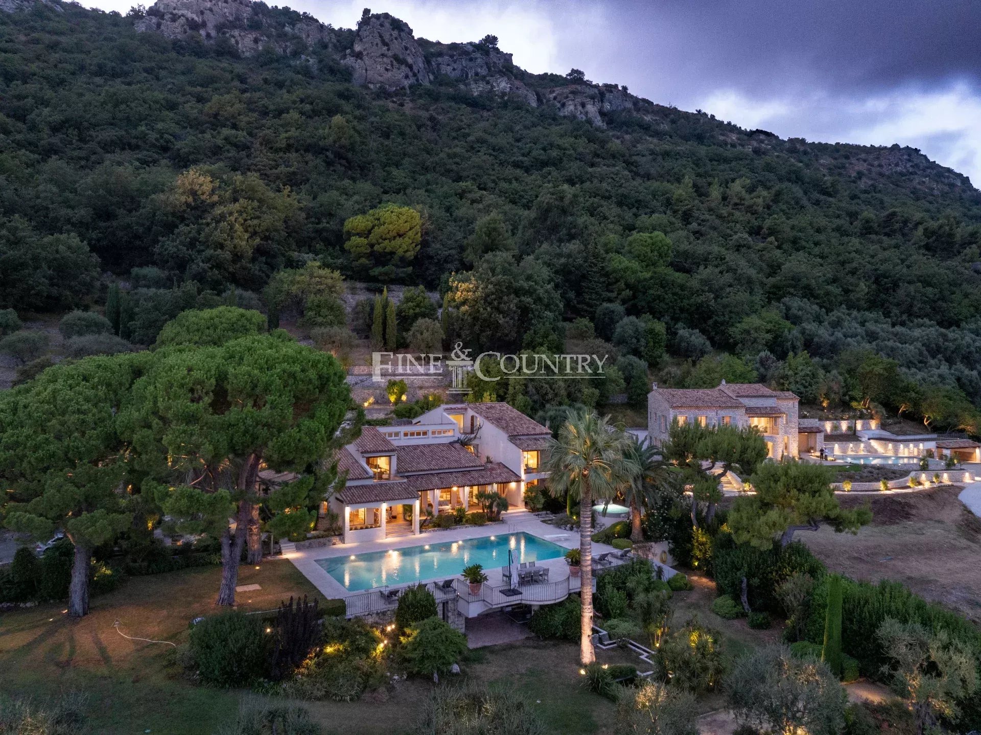 Vente grande propriété avec 2 villas vue mer panoramique à Vence