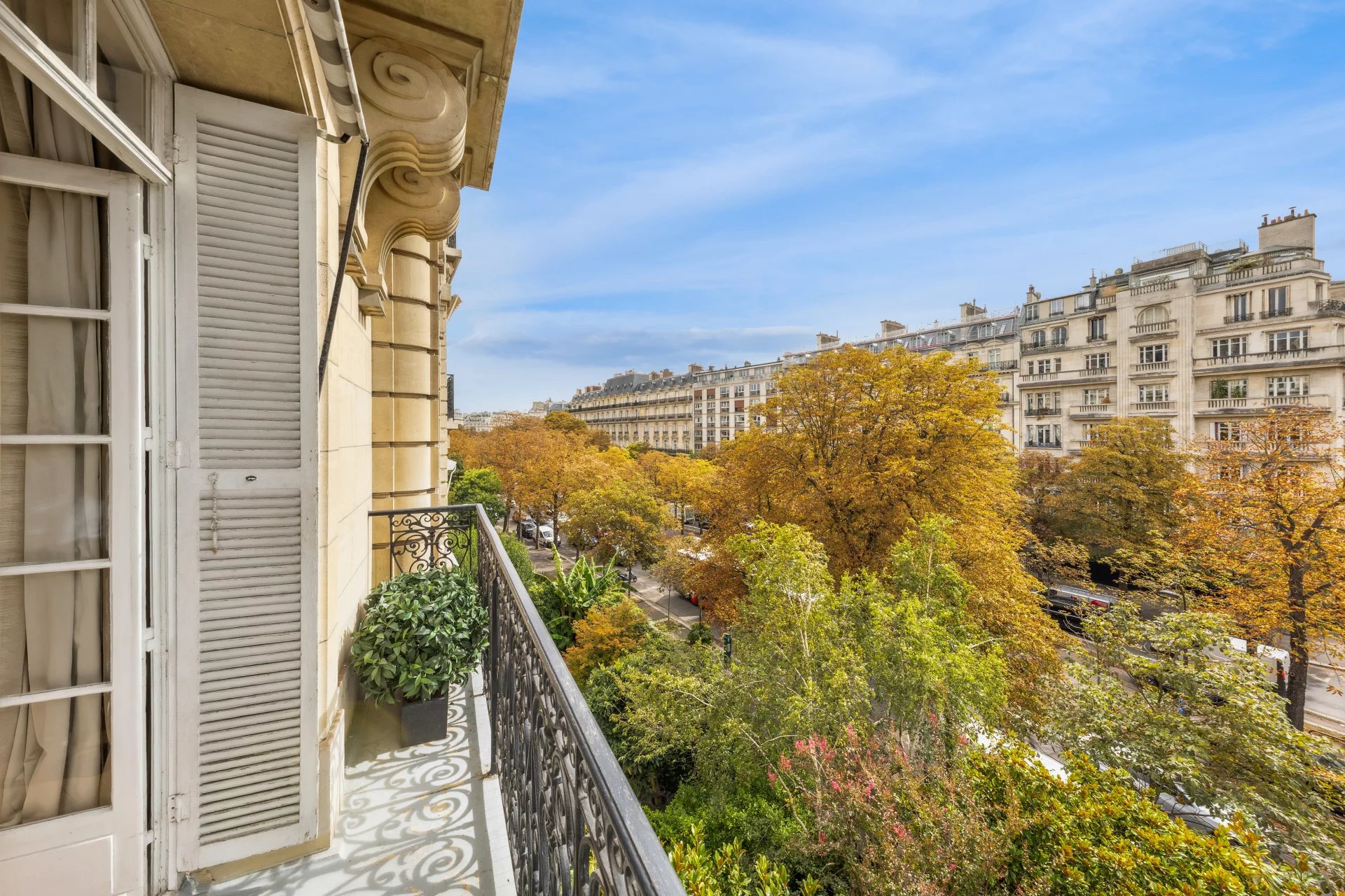 Sale Apartment Paris 16th