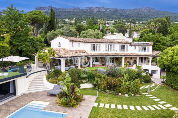 Villa for sale in Vence with mountains and small sea view — photo 2