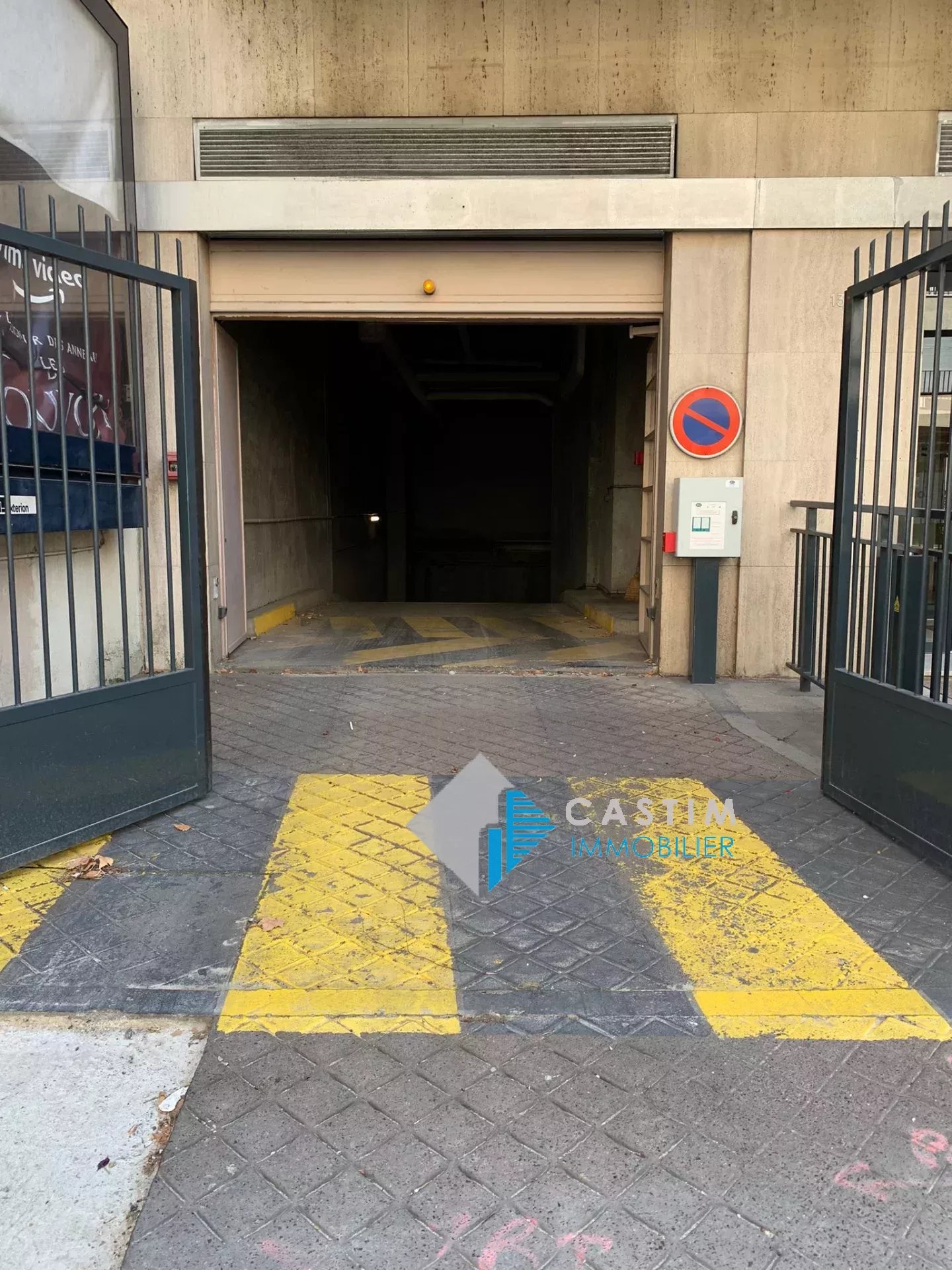 EMPLACEMENT PARKING - Tombe Issoire